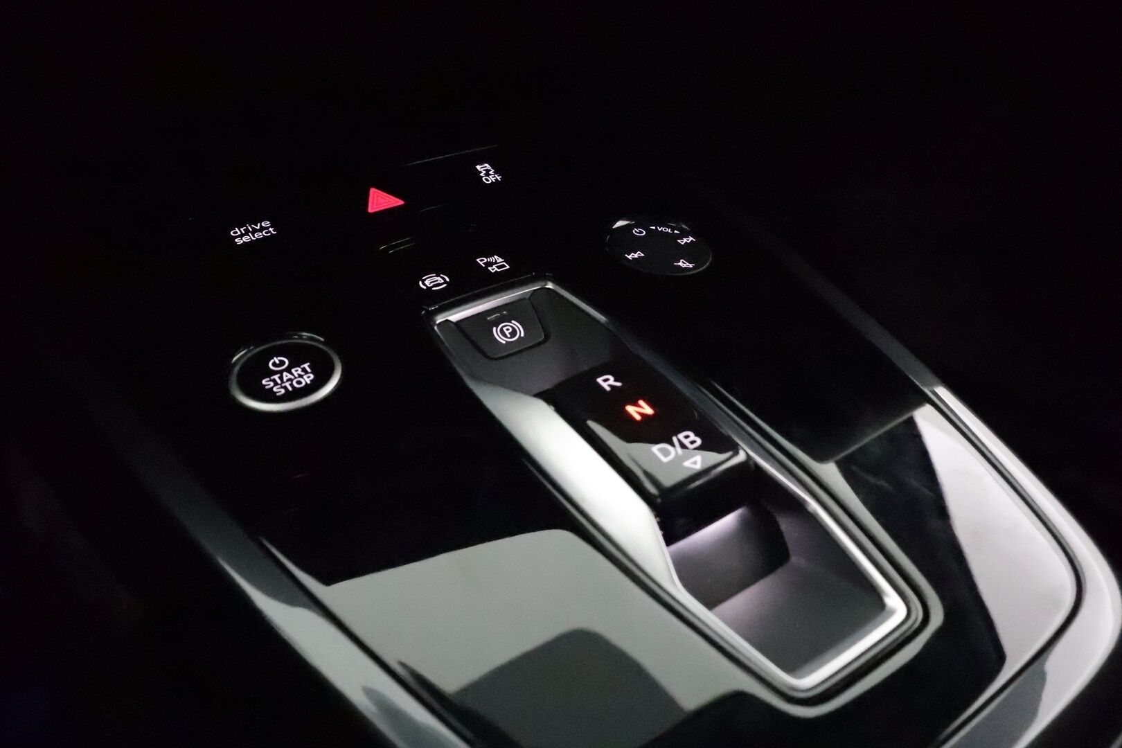 Audi Q4 e-tron 2022 S line 50 e-tron quattro Sportback **HUD / Adapt. vakkari / Sporttipenkit / Matrix LED / P.kamera / Koukku** - Akku kuntotarkastettu / 1-Om Suomi-auto / Lämpöpumppu / Kahdet renkaat / *HUD / Adapt. vakkari / Sporttipenkit / Matrix LED / P.kamera / Koukku*