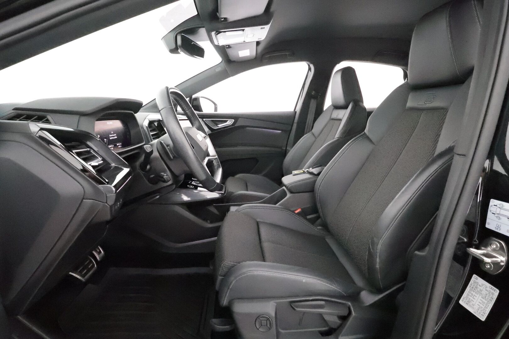 Audi Q4 e-tron 2022 S line 50 e-tron quattro Sportback **HUD / Adapt. vakkari / Sporttipenkit / Matrix LED / P.kamera / Koukku** - Akku kuntotarkastettu / 1-Om Suomi-auto / Lämpöpumppu / Kahdet renkaat / *HUD / Adapt. vakkari / Sporttipenkit / Matrix LED / P.kamera / Koukku* - HULLUT JOULUT KORKOTARJOUS 2,49% 