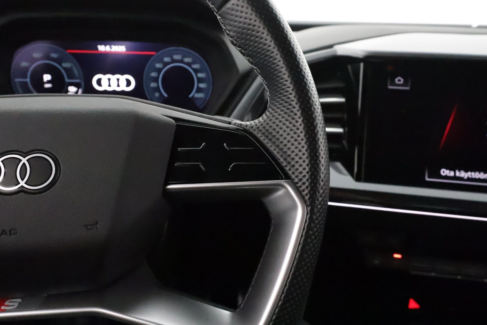 Audi Q4 e-tron 2022 S line 50 e-tron quattro Sportback **HUD / Adapt. vakkari / Sporttipenkit / Matrix LED / P.kamera / Koukku** - 3,99 % KORKOTARJOUS TÄHÄN AUTOON - Akku kuntotarkastettu / 1-Om Suomi-auto / Lämpöpumppu / Kahdet renkaat / 