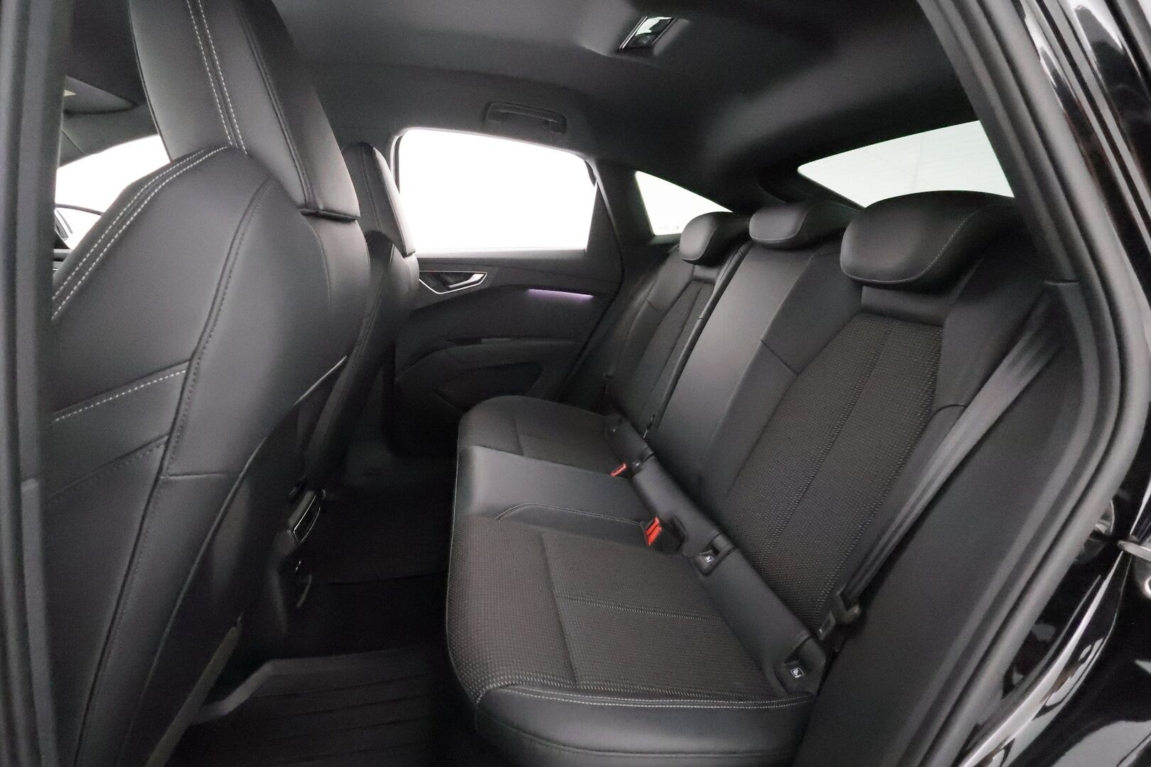 Audi Q4 e-tron 2022 S line 50 e-tron quattro Sportback **HUD / Adapt. vakkari / Sporttipenkit / Matrix LED / P.kamera / Koukku** - Akku kuntotarkastettu / 1-Om Suomi-auto / Lämpöpumppu / Kahdet renkaat / *HUD / Adapt. vakkari / Sporttipenkit / Matrix LED / P.kamera / Koukku*