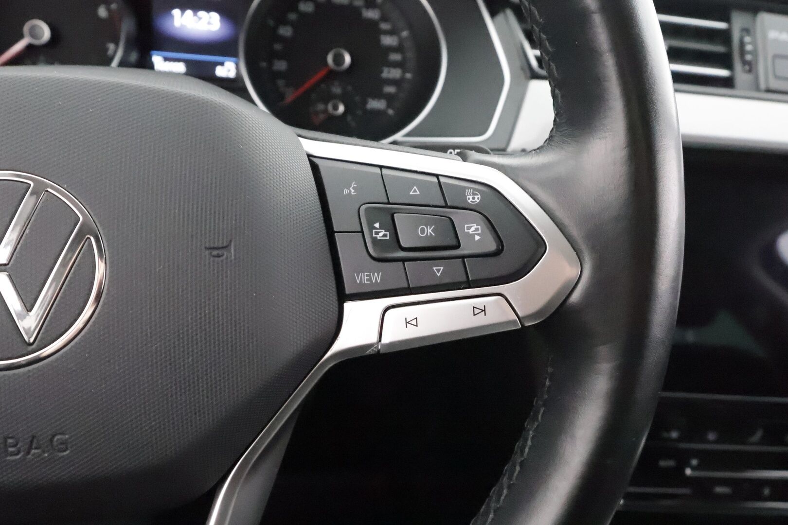 Volkswagen Passat 2022 Variant Style 1,5 TSI EVO 110 kW DSG * Webasto / Koukku / ACC / LED / P.Kamera / Keyless * - 1-om Suomi-auto / Kahdet renkaat aluvanteilla