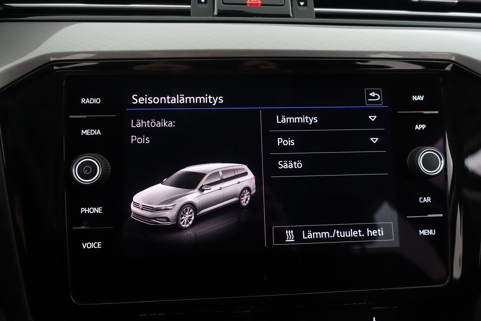 Volkswagen Passat 2022 Variant Style 1,5 TSI EVO 110 kW DSG * Webasto / Koukku / ACC / LED / P.Kamera / Keyless / Lämm. Ohjauspyörä * - 1-om Suomi-auto / Kahdet renkaat aluvanteilla - HULLUT AVAJAISHULINAT KORKOTARJOUS 3,29 %