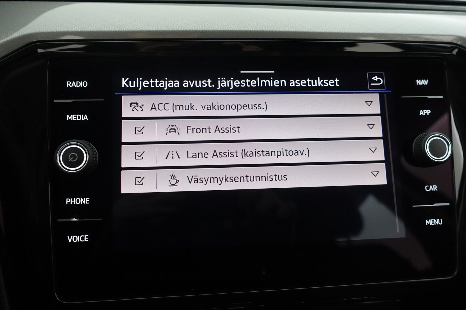 Volkswagen Passat 2022 Variant Style 1,5 TSI EVO 110 kW DSG * Webasto / Koukku / ACC / LED / P.Kamera / Keyless / Lämm. Ohjauspyörä * - 1-om Suomi-auto / Kahdet renkaat aluvanteilla