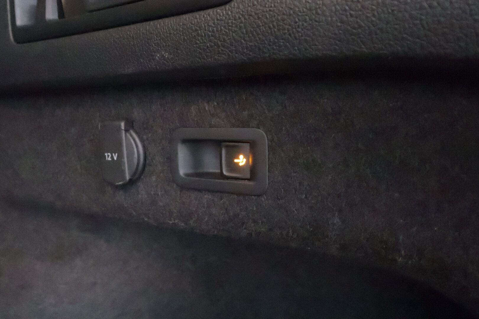 Volkswagen Passat 2022 Variant Style 1,5 TSI EVO 110 kW DSG * Webasto / Koukku / ACC / LED / P.Kamera / Keyless * - 1-om Suomi-auto / Kahdet renkaat aluvanteilla