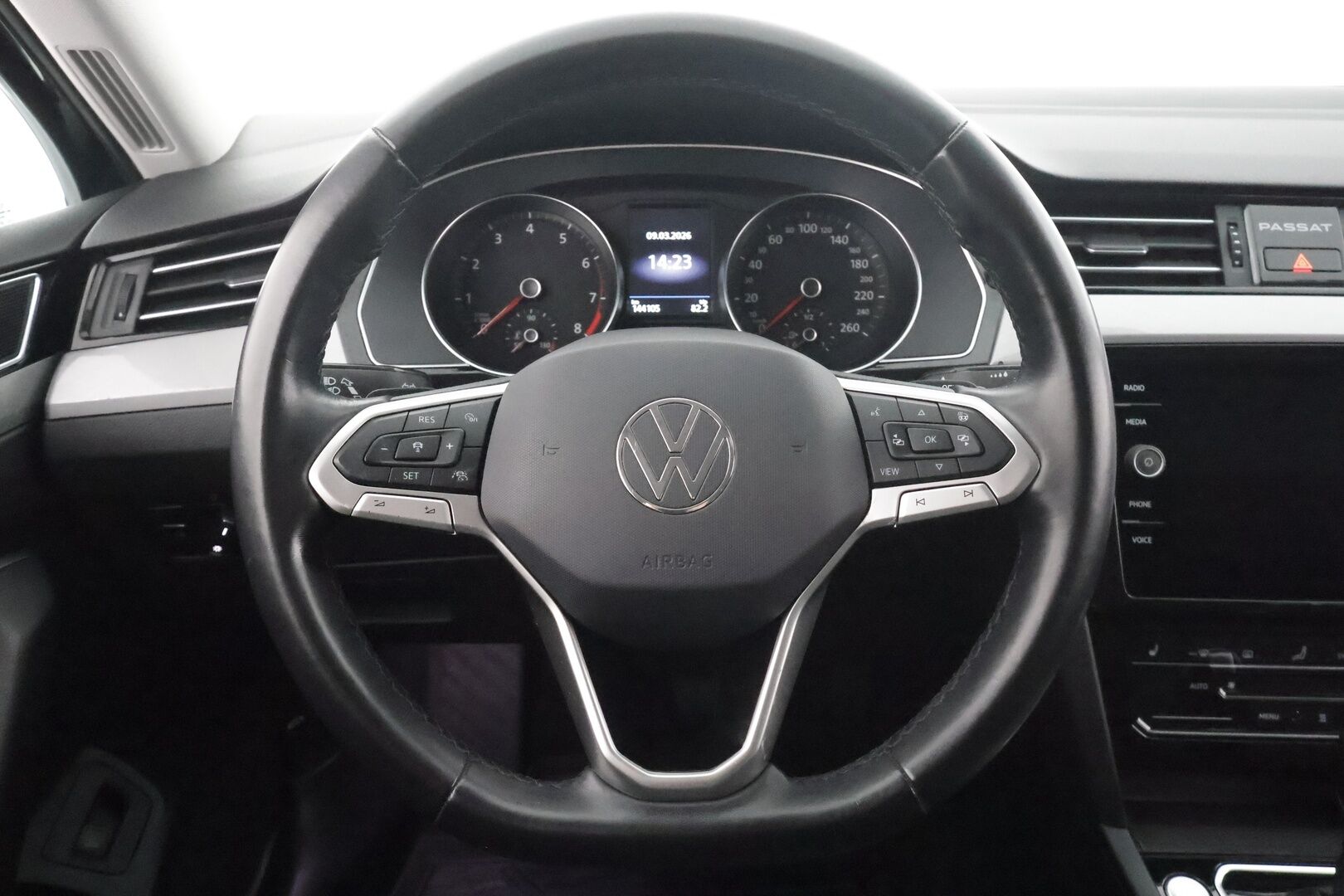 Volkswagen Passat 2022 Variant Style 1,5 TSI EVO 110 kW DSG * Webasto / Koukku / ACC / LED / P.Kamera / Keyless / Lämm. Ohjauspyörä * - 1-om Suomi-auto / Kahdet renkaat aluvanteilla