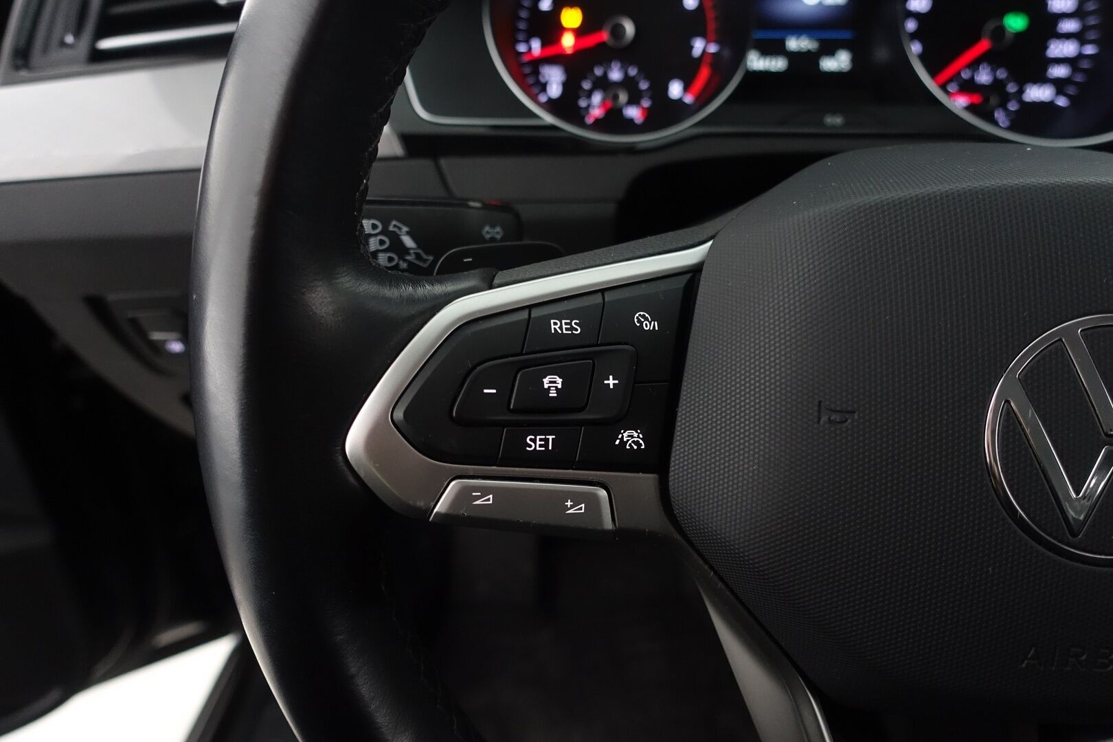 Volkswagen Passat 2022 Variant Style 1,5 TSI EVO 110 kW DSG * Webasto / Koukku / ACC / LED / P.Kamera / Keyless / Lämm. Ohjauspyörä * - 1-om Suomi-auto / Kahdet renkaat aluvanteilla - HULLUT AVAJAISHULINAT KORKOTARJOUS 3,29 %