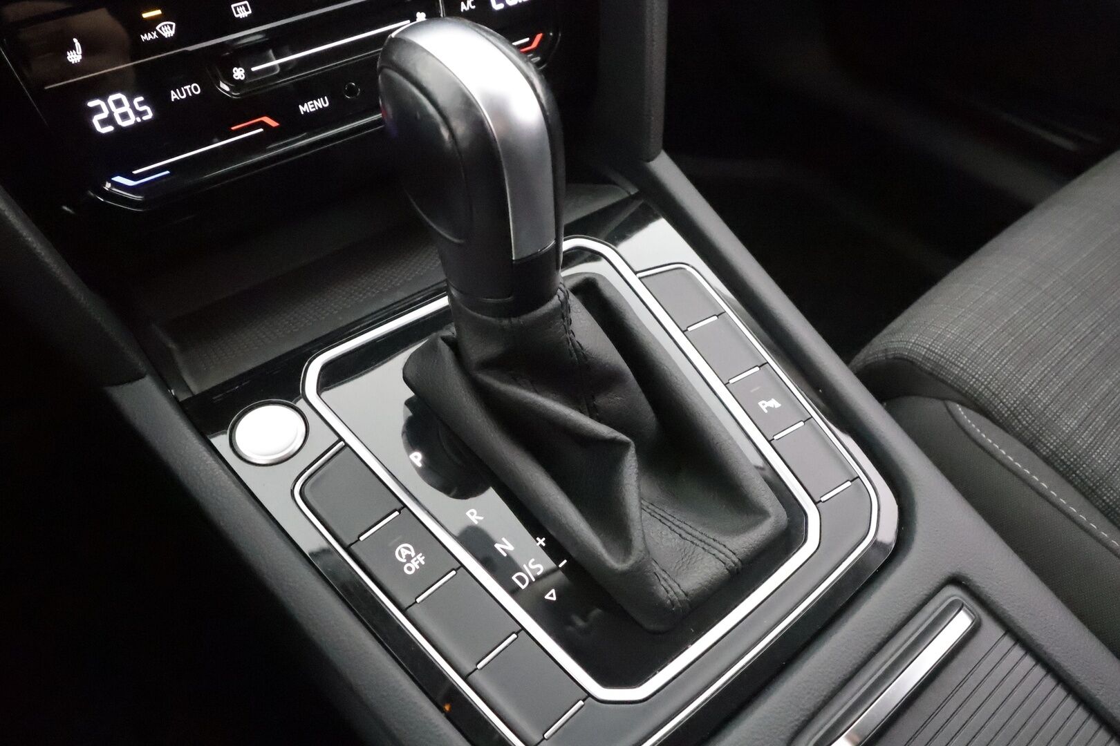 Volkswagen Passat 2022 Variant Style 1,5 TSI EVO 110 kW DSG * Webasto / Koukku / ACC / LED / P.Kamera / Keyless * - 1-om Suomi-auto / Kahdet renkaat aluvanteilla