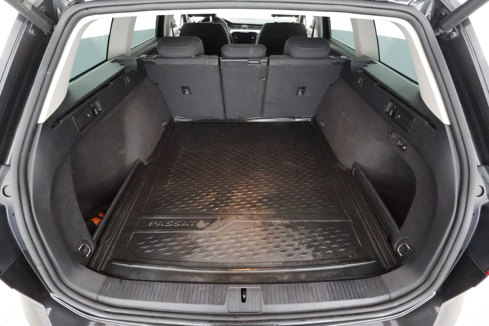 Volkswagen Passat 2022 Variant Style 1,5 TSI EVO 110 kW DSG * Webasto / Koukku / ACC / LED / P.Kamera / Keyless * - 1-om Suomi-auto / Kahdet renkaat aluvanteilla