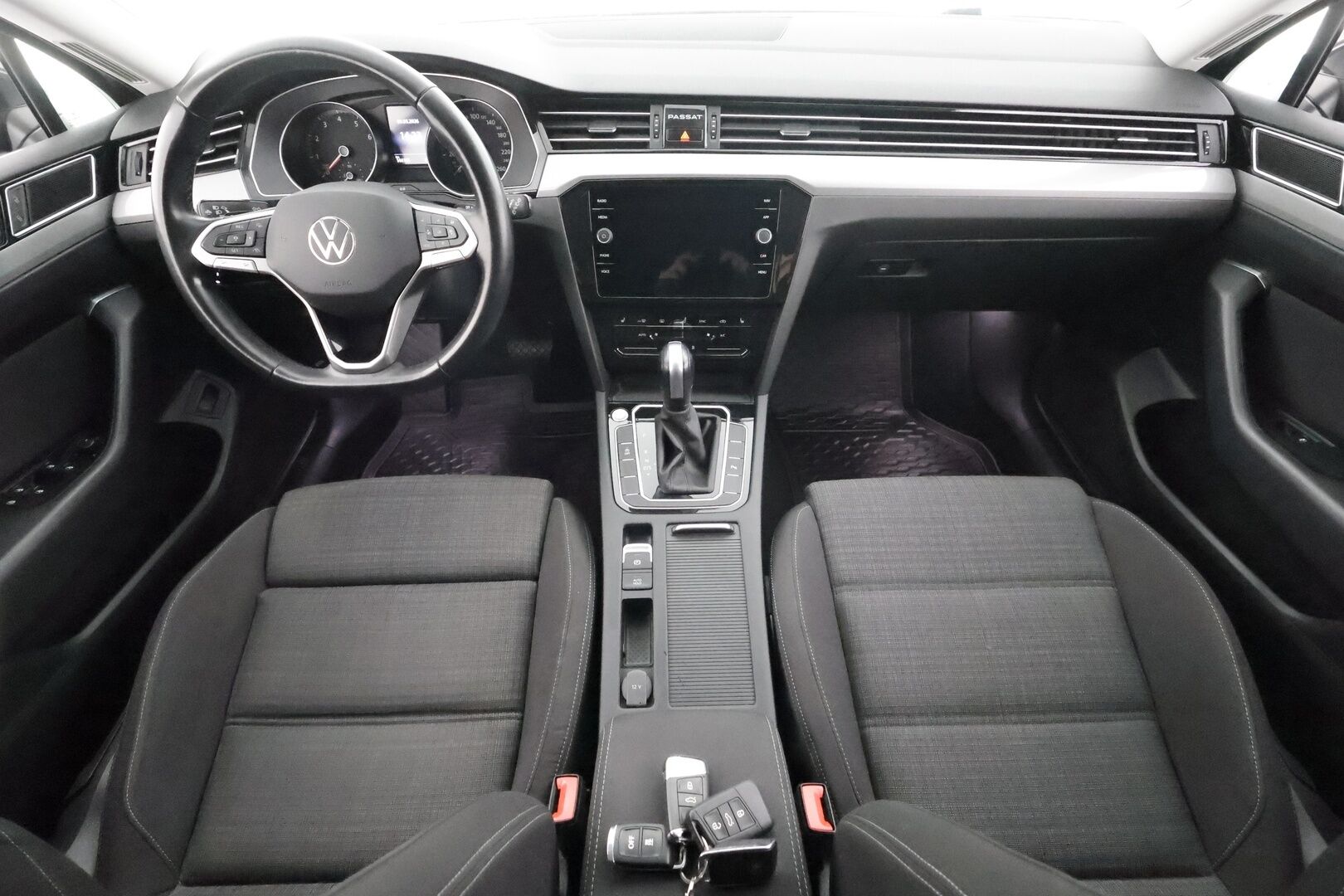 Volkswagen Passat 2022 Variant Style 1,5 TSI EVO 110 kW DSG * Webasto / Koukku / ACC / LED / P.Kamera / Keyless * - 1-om Suomi-auto / Kahdet renkaat aluvanteilla