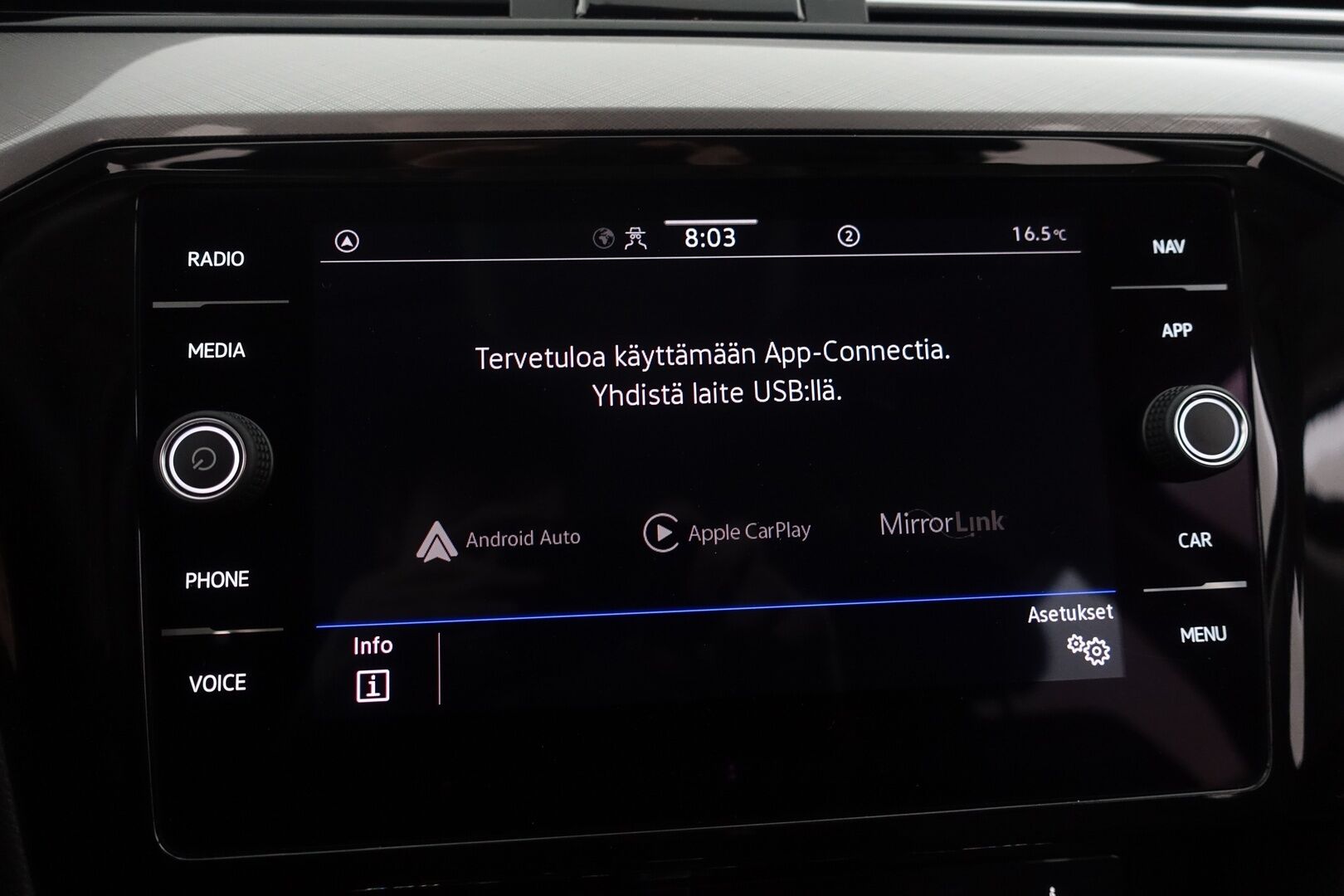 Volkswagen Passat 2022 Variant Style 1,5 TSI EVO 110 kW DSG * Webasto / Koukku / ACC / LED / P.Kamera / Keyless / Lämm. Ohjauspyörä * - 1-om Suomi-auto / Kahdet renkaat aluvanteilla - HULLUT AVAJAISHULINAT KORKOTARJOUS 3,29 %