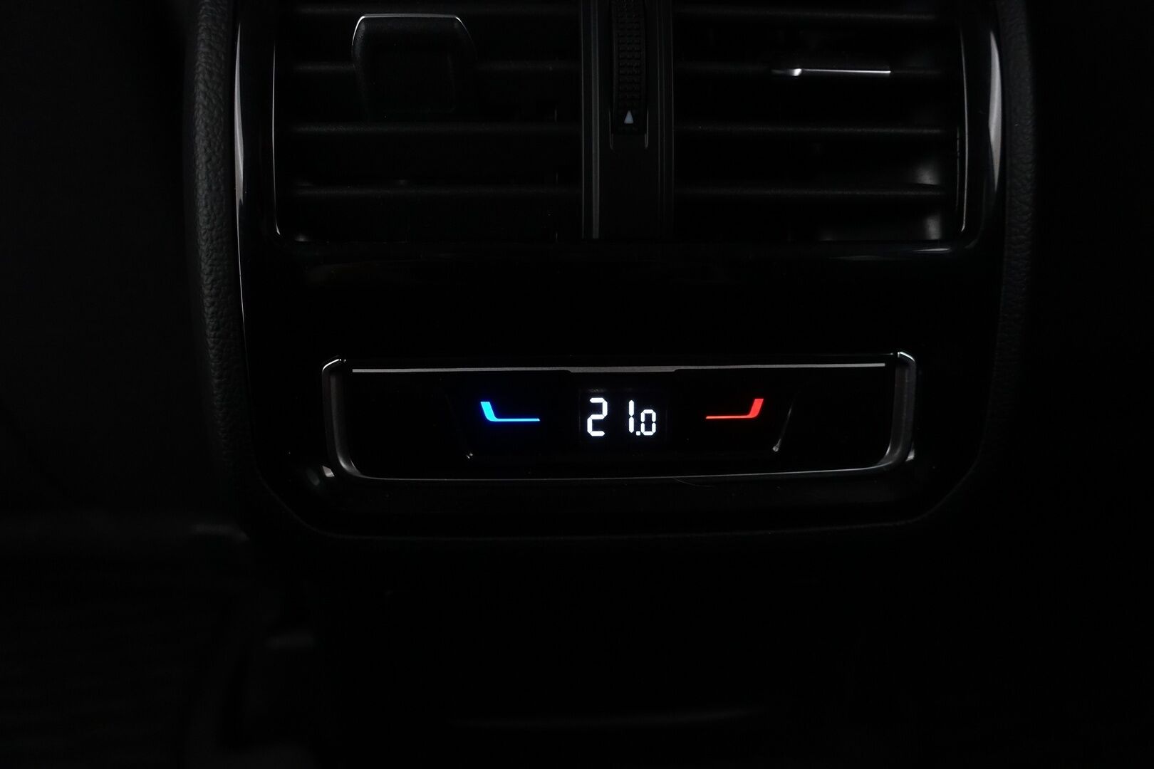 Volkswagen Passat 2022 Variant Style 1,5 TSI EVO 110 kW DSG * Webasto / Koukku / ACC / LED / P.Kamera / Keyless / Lämm. Ohjauspyörä * - 1-om Suomi-auto / Kahdet renkaat aluvanteilla