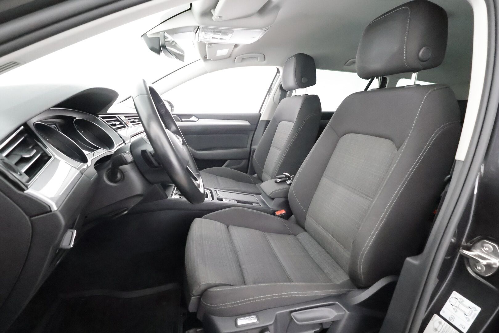Volkswagen Passat 2022 Variant Style 1,5 TSI EVO 110 kW DSG * Webasto / Koukku / ACC / LED / P.Kamera / Keyless / Lämm. Ohjauspyörä * - 1-om Suomi-auto / Kahdet renkaat aluvanteilla