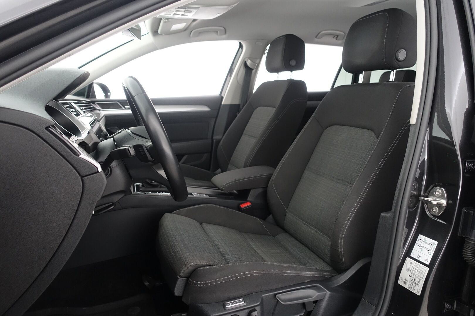Volkswagen Passat 2022 Variant Style 1,5 TSI EVO 110 kW DSG * Webasto / Koukku / ACC / LED / P.Kamera / Keyless / Lämm. Ohjauspyörä * - 1-om Suomi-auto / Kahdet renkaat aluvanteilla