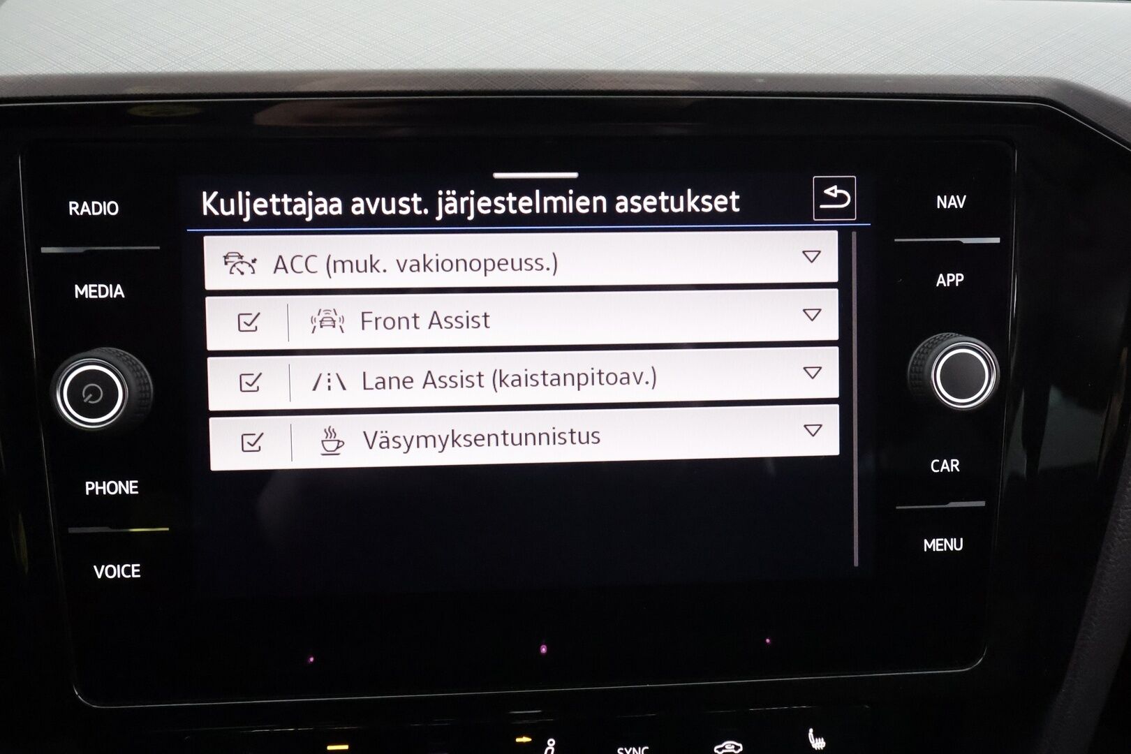 Volkswagen Passat 2022 Variant Style 1,5 TSI EVO 110 kW DSG * Webasto / Koukku / ACC / LED / P.Kamera / Keyless * - 1-om Suomi-auto / Kahdet renkaat aluvanteilla