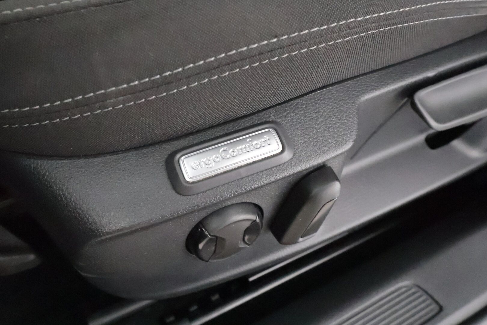 Volkswagen Passat 2022 Variant Style 1,5 TSI EVO 110 kW DSG * Webasto / Koukku / ACC / LED / P.Kamera / Keyless * - 1-om Suomi-auto / Kahdet renkaat aluvanteilla