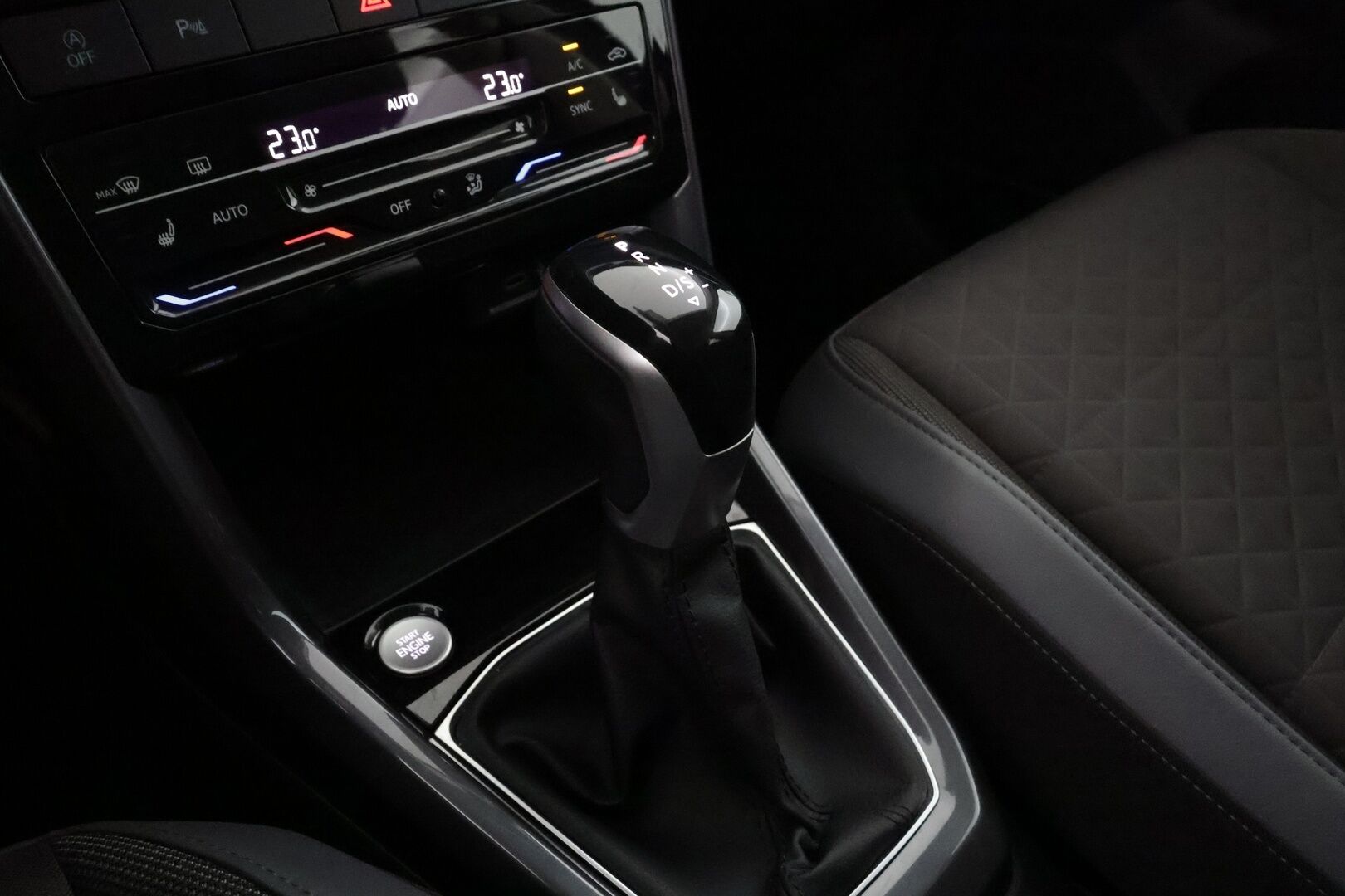 Volkswagen T-Cross 2022 Sport Business 1,5 TSI 110 kW DSG-automaatti - | ACC | Webasto | Digimittaristo | LED | P.kamera ja tutkat | Lane Assist | Front Assist | Navi | Apple & Android | Merkkihuollot | 2x renkaat aluin |