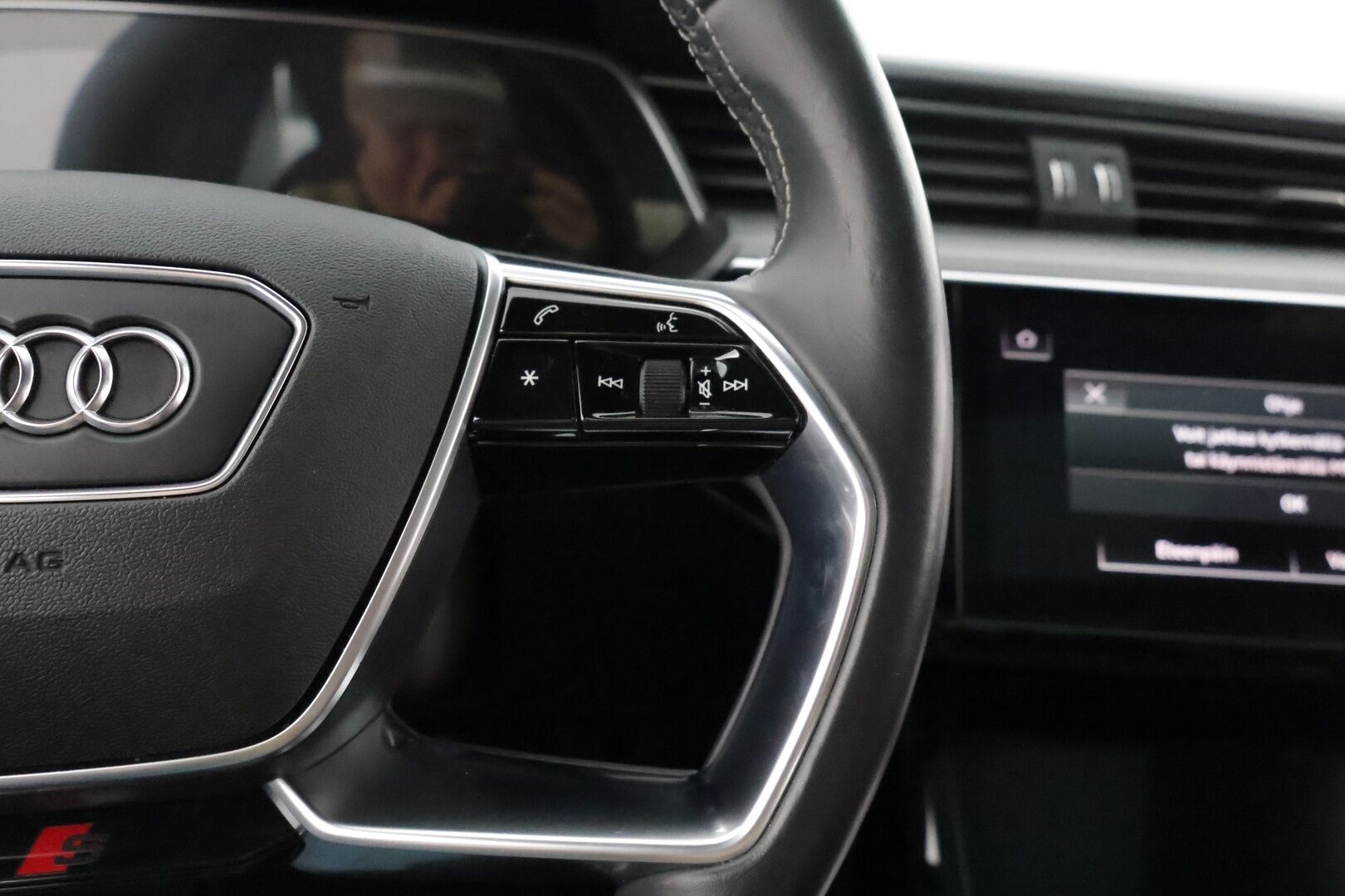 Audi e-tron 2021 Sportback S quattro 503hv - 3,99 % KORKOTARJOUS TÄHÄN AUTOON - Adapt.Vakkari / Bang & Olufsen 3D Surround  / Tikatut Nappanahat / Digital Matrix LED / Panorama / 360-Kamera / Night Vision / HUD / Ilma-Alusta 
