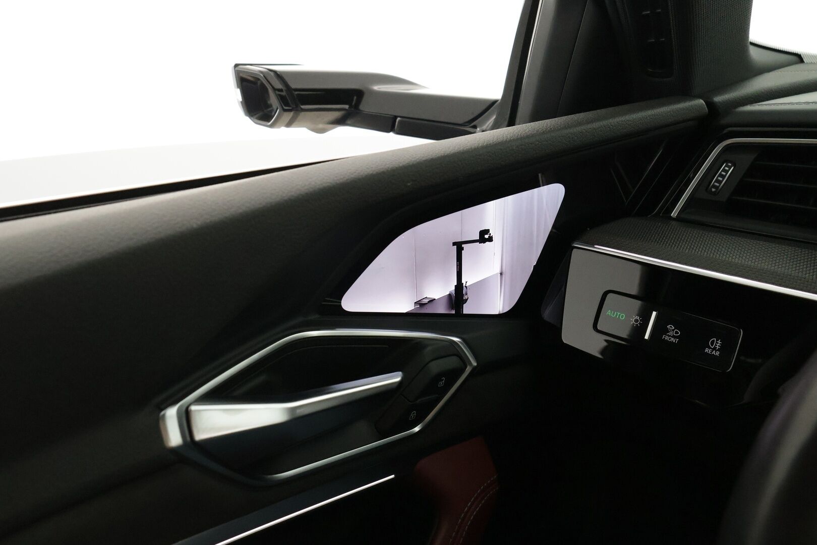 Audi e-tron 2021 Sportback S quattro 503hv - 3,99 % KORKOTARJOUS TÄHÄN AUTOON - Adapt.Vakkari / Bang & Olufsen 3D Surround  / Tikatut Nappanahat / Digital Matrix LED / Panorama / 360-Kamera / Night Vision / HUD / Ilma-Alusta 