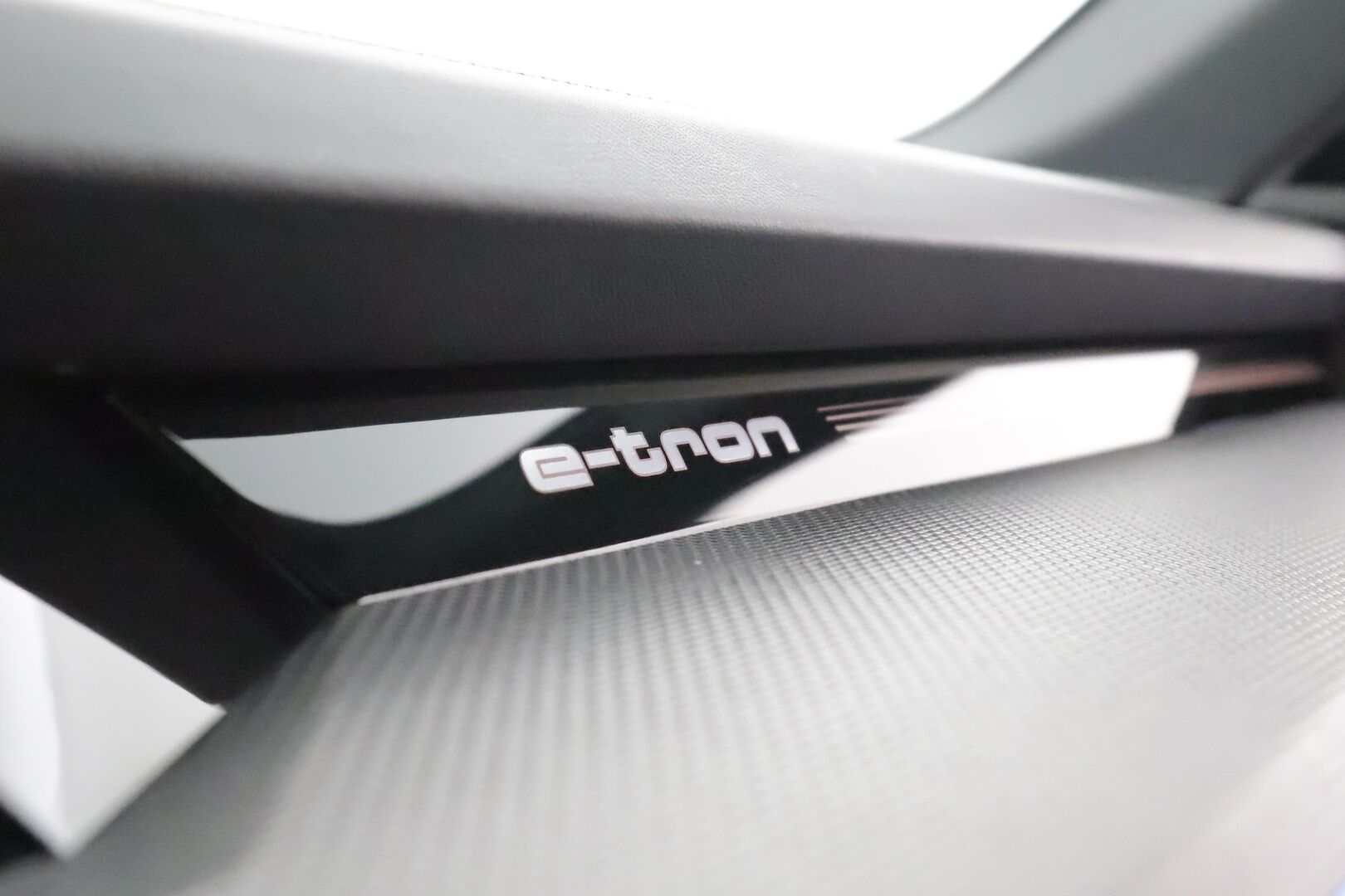 Audi e-tron 2021 Sportback S quattro 503hv - 3,99 % KORKOTARJOUS TÄHÄN AUTOON - Adapt.Vakkari / Bang & Olufsen 3D Surround  / Tikatut Nappanahat / Digital Matrix LED / Panorama / 360-Kamera / Night Vision / HUD / Ilma-Alusta 
