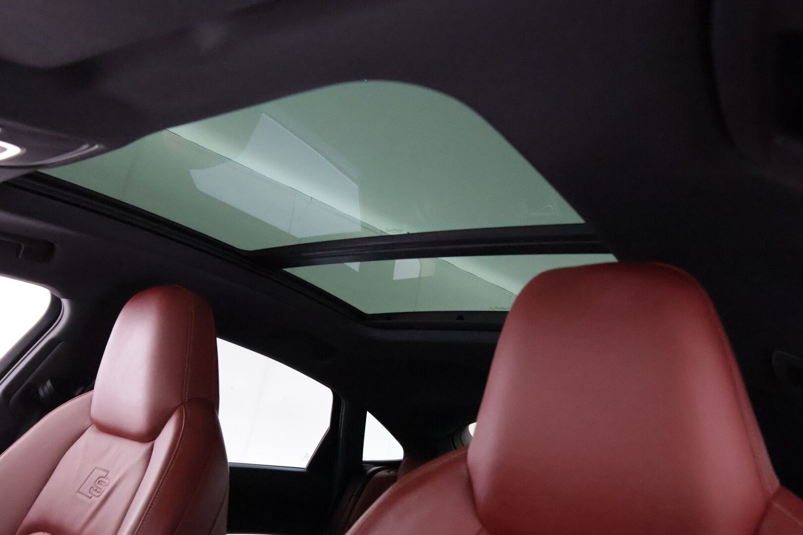 Audi e-tron 2021 Sportback S quattro 503hv - 3,99 % KORKOTARJOUS TÄHÄN AUTOON - Adapt.Vakkari / Bang & Olufsen 3D Surround  / Tikatut Nappanahat / Digital Matrix LED / Panorama / 360-Kamera / Night Vision / HUD / Ilma-Alusta 