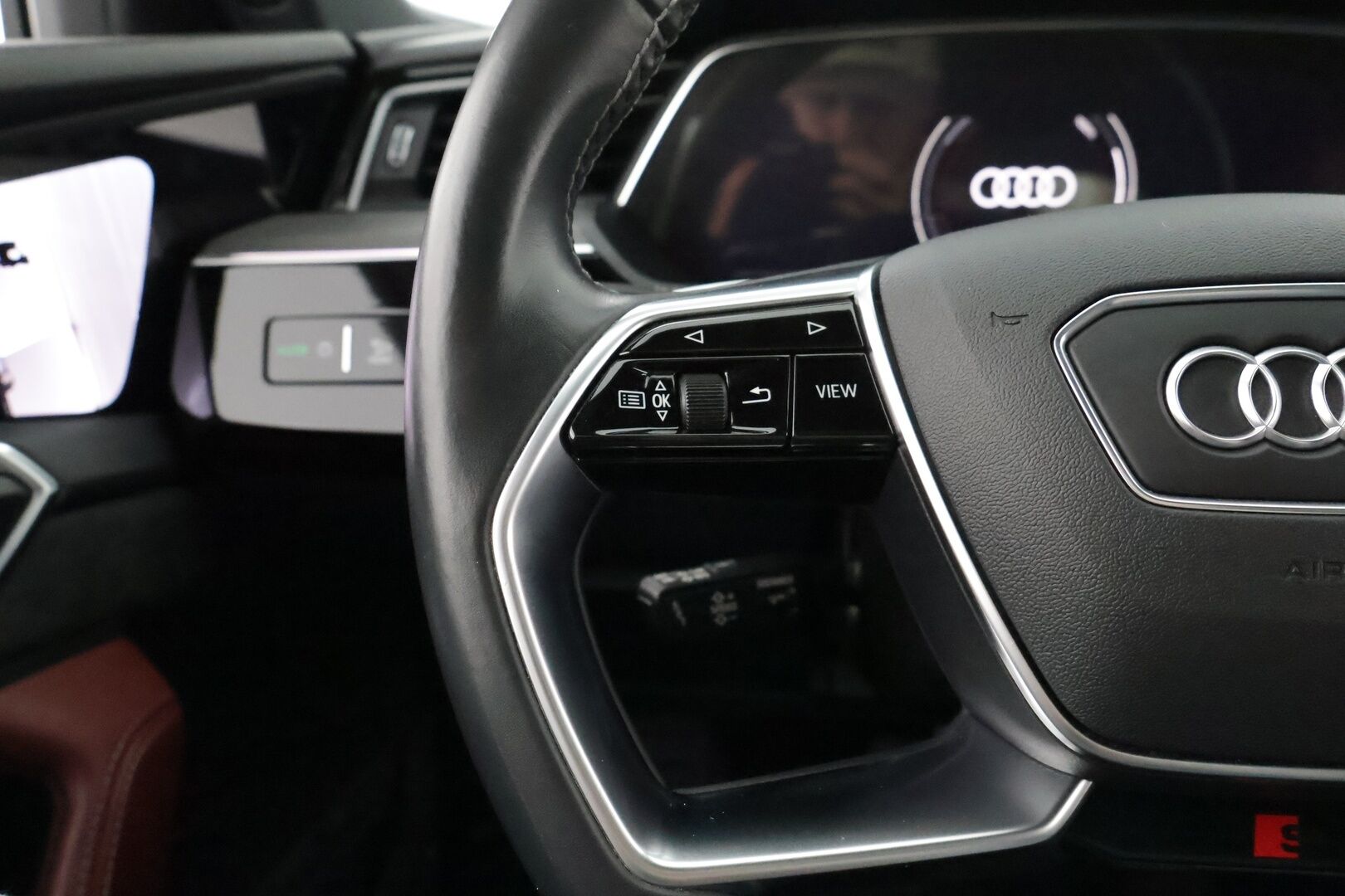 Audi e-tron 2021 Sportback S quattro 503hv - 3,99 % KORKOTARJOUS TÄHÄN AUTOON - Adapt.Vakkari / Bang & Olufsen 3D Surround  / Tikatut Nappanahat / Digital Matrix LED / Panorama / 360-Kamera / Night Vision / HUD / Ilma-Alusta 