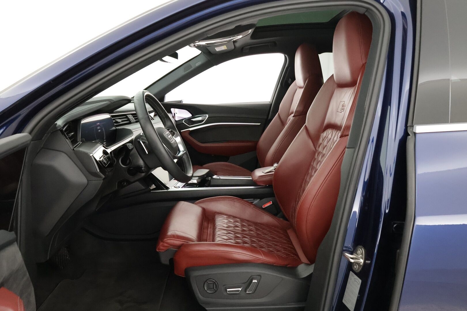 Audi e-tron 2021 Sportback S quattro 503hv - 3,99 % KORKOTARJOUS TÄHÄN AUTOON - Adapt.Vakkari / Bang & Olufsen 3D Surround  / Tikatut Nappanahat / Digital Matrix LED / Panorama / 360-Kamera / Night Vision / HUD / Ilma-Alusta 
