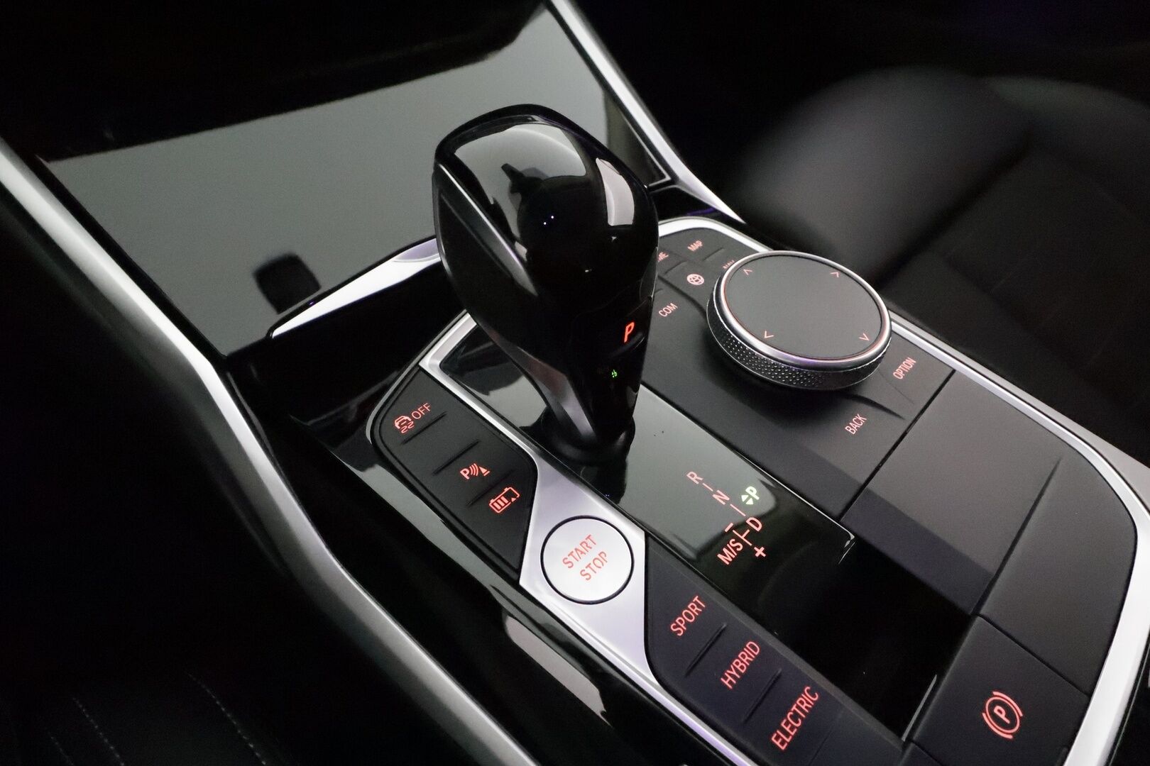 BMW 320 2022 G21 xDrive A Charged Edition Sport *ACC / P.tutkat / Navi / LED / Hifi / Sporttipenkit* - 1.Om Suomi-auto / Akku kuntotarkastettu / Kahdet renkaat aluvanteilla - Osta nyt, maksa vasta ensi vuonna