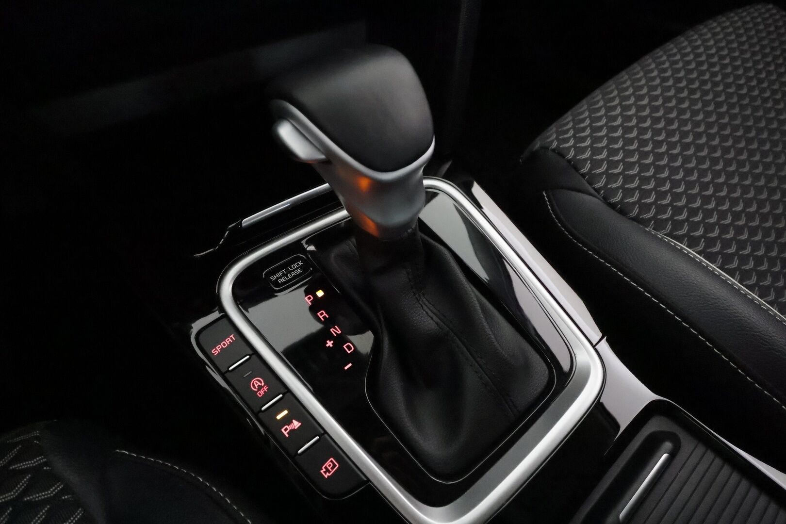 Kia XCeed 2023 1,5 T-GDI 160hv Business **1.Om Suomi-auto / Adapt.Vakkari / P. Kamera / LED-valot / Kaistavahti / Navi / 2x Renkaat**