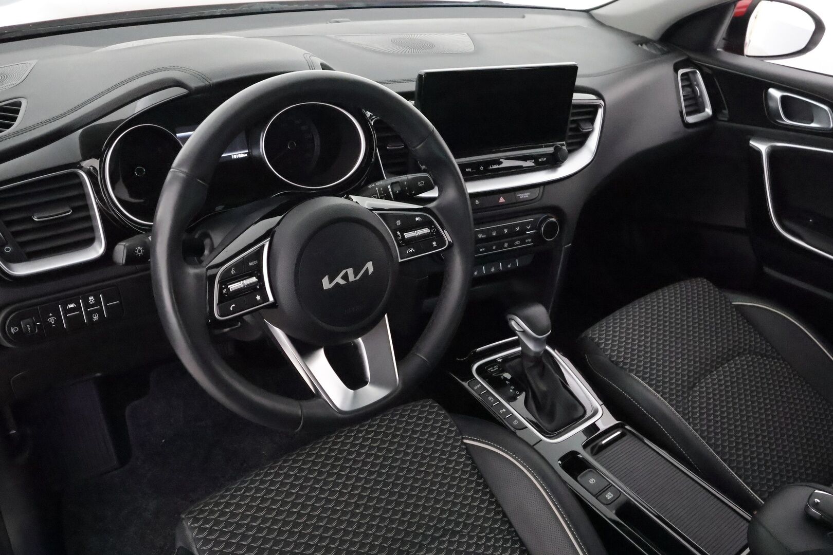 Kia XCeed 2023 1,5 T-GDI 160hv Business **1.Om Suomi-auto / Adapt.Vakkari / P. Kamera / LED-valot / Kaistavahti / Navi / 2x Renkaat**