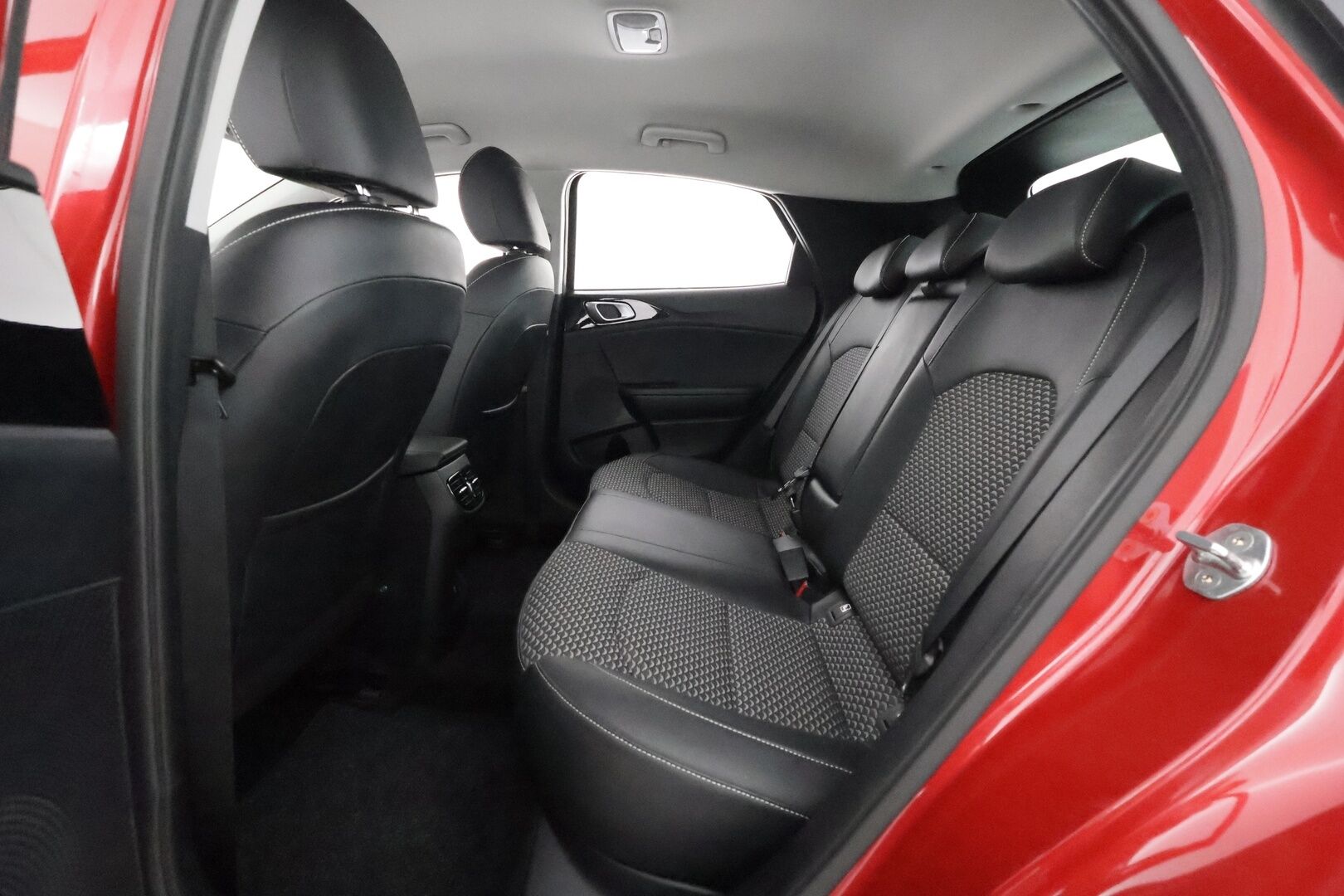 Kia XCeed 2023 1,5 T-GDI 160hv Business **1.Om Suomi-auto / Adapt.Vakkari / P. Kamera / LED-valot / Kaistavahti / Navi / 2x Renkaat**