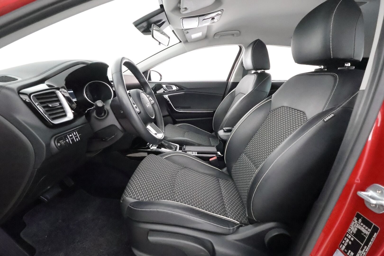 Kia XCeed 2023 1,5 T-GDI 160hv Business **1.Om Suomi-auto / Adapt.Vakkari / P. Kamera / LED-valot / Kaistavahti / Navi / 2x Renkaat**