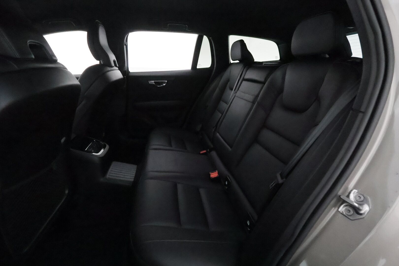 Volvo V60 2020 T6 TwE AWD Inscription **Webasto / Adapt.Vakkari / LED-valot / P.Tutkat / Sporttipenkki Muistilla / Navi / Kaistavahti** - 2x Latauskaapelit / Kahdet Renkaat