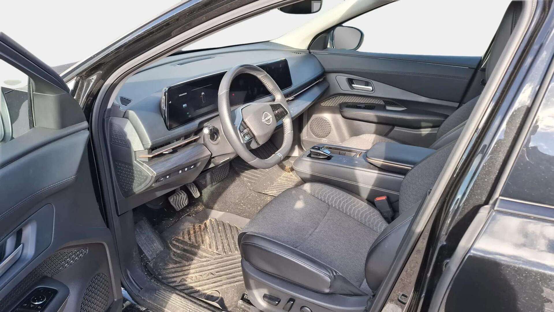 Nissan Ariya 2023 63kWh Advance 2WD - | ACC | Koukku | 360° | Sähköpenkit | BLIS | Keyless | Merkkiliikkeen huoltohistoria | Suomi-auto |