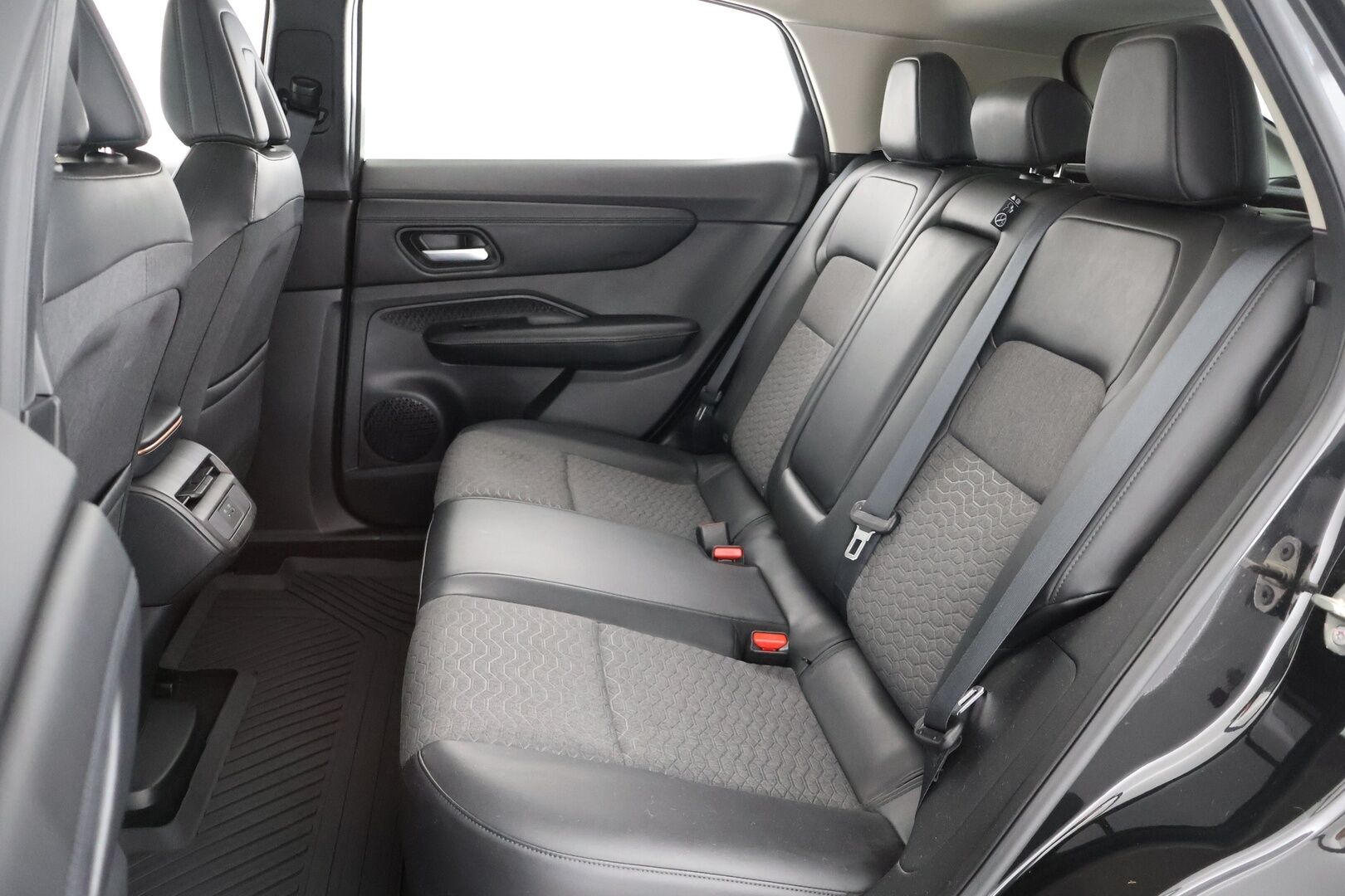 Nissan Ariya 2023 63kWh Advance 2WD - | ACC | Koukku | 360° | Sähköpenkit | BLIS | Keyless | Lämpöpumppu | Merkkiliikkeen huoltohistoria | Suomi-auto | SOH: 98,5 % |