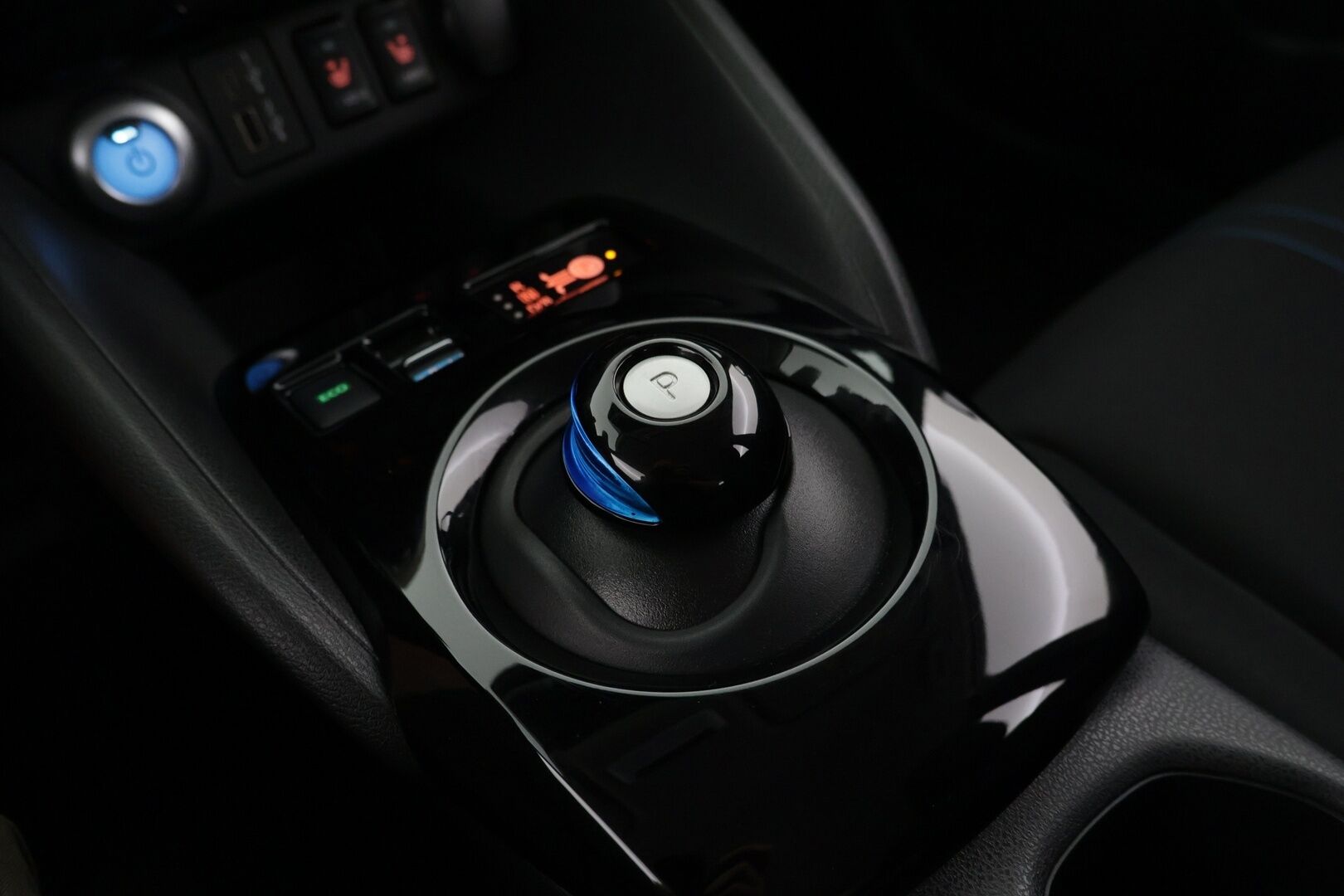 Nissan Leaf 2023 e+ N-Connecta MY22 59 kWh LED FI - 1.om Suomi-auto | P. kamera | Navi | Bluetooth | 2x aluvanteet | Tutkat | ACC