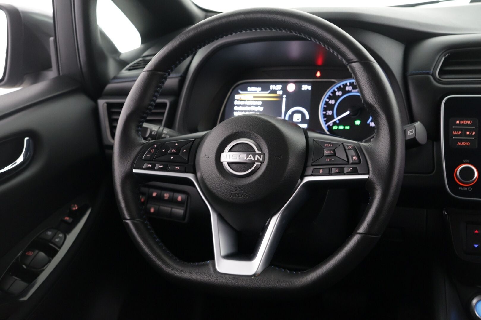 Nissan Leaf 2023 e+ N-Connecta MY22 59 kWh LED FI - 1.om Suomi-auto | P. kamera | Navi | Bluetooth | 2x aluvanteet | Tutkat | ACC
