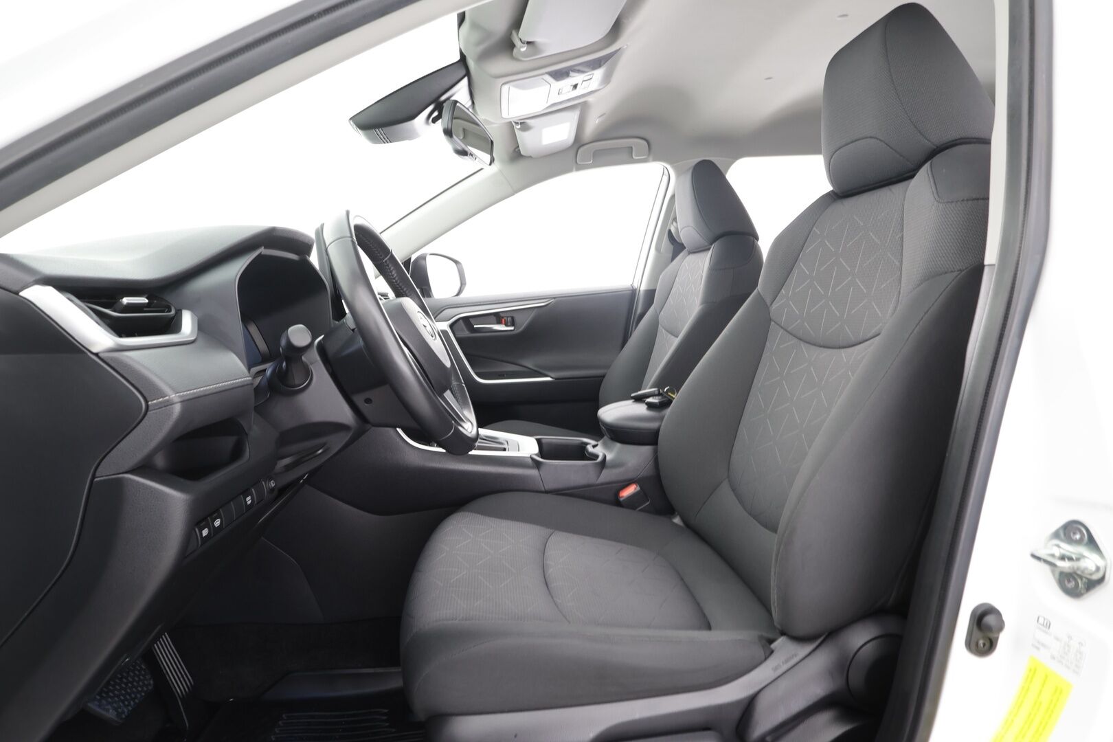 Toyota RAV4 2023 2,0 VVT-iE Active Multidrive S * Digimittaristo / Facelift keskinäyttö / Koukku / ACC / LED / P.Kamera * - * Ei Hybridijärjestelmää / 1-om Suomi-auto / Merkkihuollot / Kahdet renkaat aluvanteilla / Lohkolämmitin / Kaistavahti / Navi - HULLUT AVAJAISHULINAT KORKOTARJOUS 3,29 %