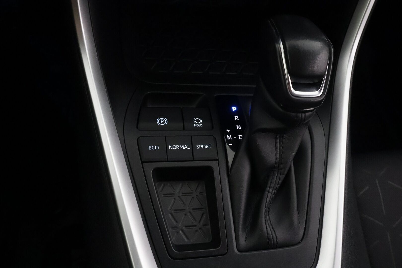 Toyota RAV4 2023 2,0 VVT-iE Active Multidrive S * Digimittaristo / Facelift keskinäyttö / Koukku / ACC / LED / P.Kamera * - * Ei Hybridijärjestelmää / 1-om Suomi-auto / Merkkihuollot / Kahdet renkaat aluvanteilla / Lohkolämmitin / Kaistavahti / Navi - HULLUT AVAJAISHULINAT KORKOTARJOUS 3,29 %