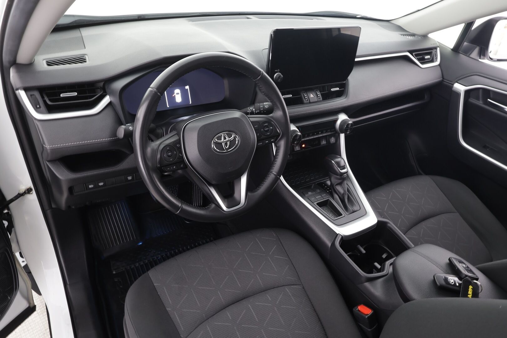 Toyota RAV4 2023 2,0 VVT-iE Active Multidrive S * Digimittaristo / Facelift keskinäyttö / Koukku / ACC / LED / P.Kamera * - * Ei Hybridijärjestelmää / 1-om Suomi-auto / Merkkihuollot / Kahdet renkaat aluvanteilla / Lohkolämmitin / Kaistavahti / Navi - HULLUT AVAJAISHULINAT KORKOTARJOUS 3,29 %