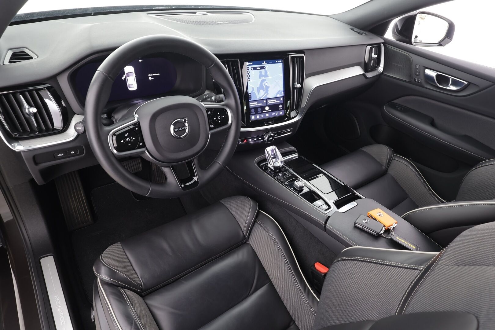 Volvo S60 2023 T8 AWD Long Range High Performance Plus Dark aut - | ACC | Koukku | H/K | Full-LED | Muistipenkit | P.Kamera | Sporttipenkit | Keyless | Apple&Android | 1.Om Suomi-auto | Kahdet Renkaat |