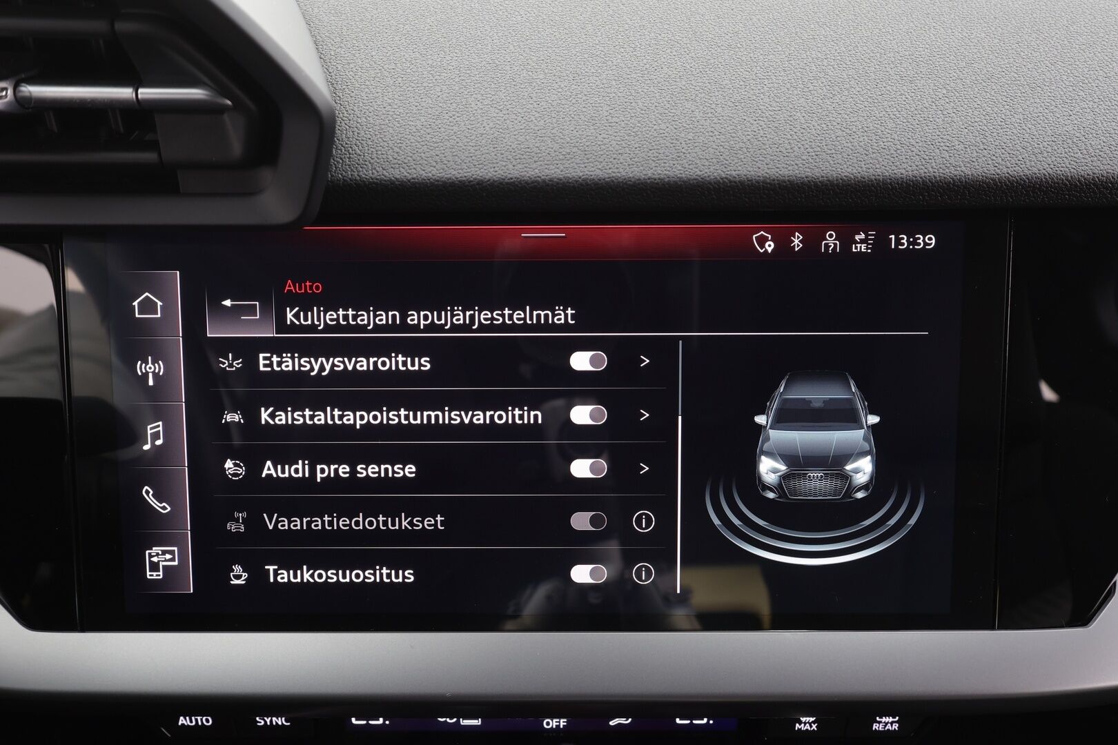 Audi A3 2023 Sportback Business 40 TFSI e 150kW S tronic * ACC / LED / P.Tutkat / Hierovat Sportpenkit / Kaistavahti * - 1-om Suomi-auto / Merkkihuollot / Kahdet renkaat aluvanteilla - HULLUT AVAJAISHULINAT KORKOTARJOUS 3,29 %