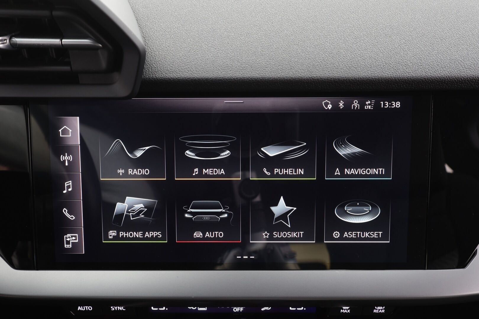 Audi A3 2023 Sportback Business 40 TFSI e 150kW S tronic * ACC / LED / P.Tutkat / Hierovat Sportpenkit / Kaistavahti * - 1-om Suomi-auto / Merkkihuollot / Kahdet renkaat aluvanteilla - HULLUT AVAJAISHULINAT KORKOTARJOUS 3,29 %