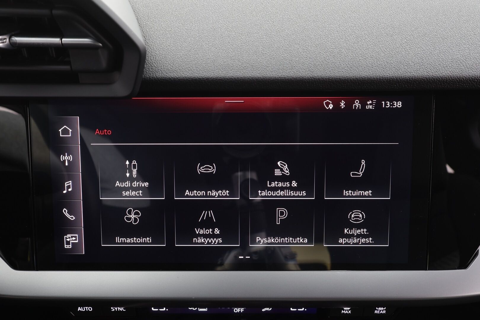 Audi A3 2023 Sportback Business 40 TFSI e 150kW S tronic * ACC / LED / P.Tutkat / Hierovat Sportpenkit / Kaistavahti * - 1-om Suomi-auto / Merkkihuollot / Kahdet renkaat aluvanteilla - HULLUT AVAJAISHULINAT KORKOTARJOUS 3,29 %