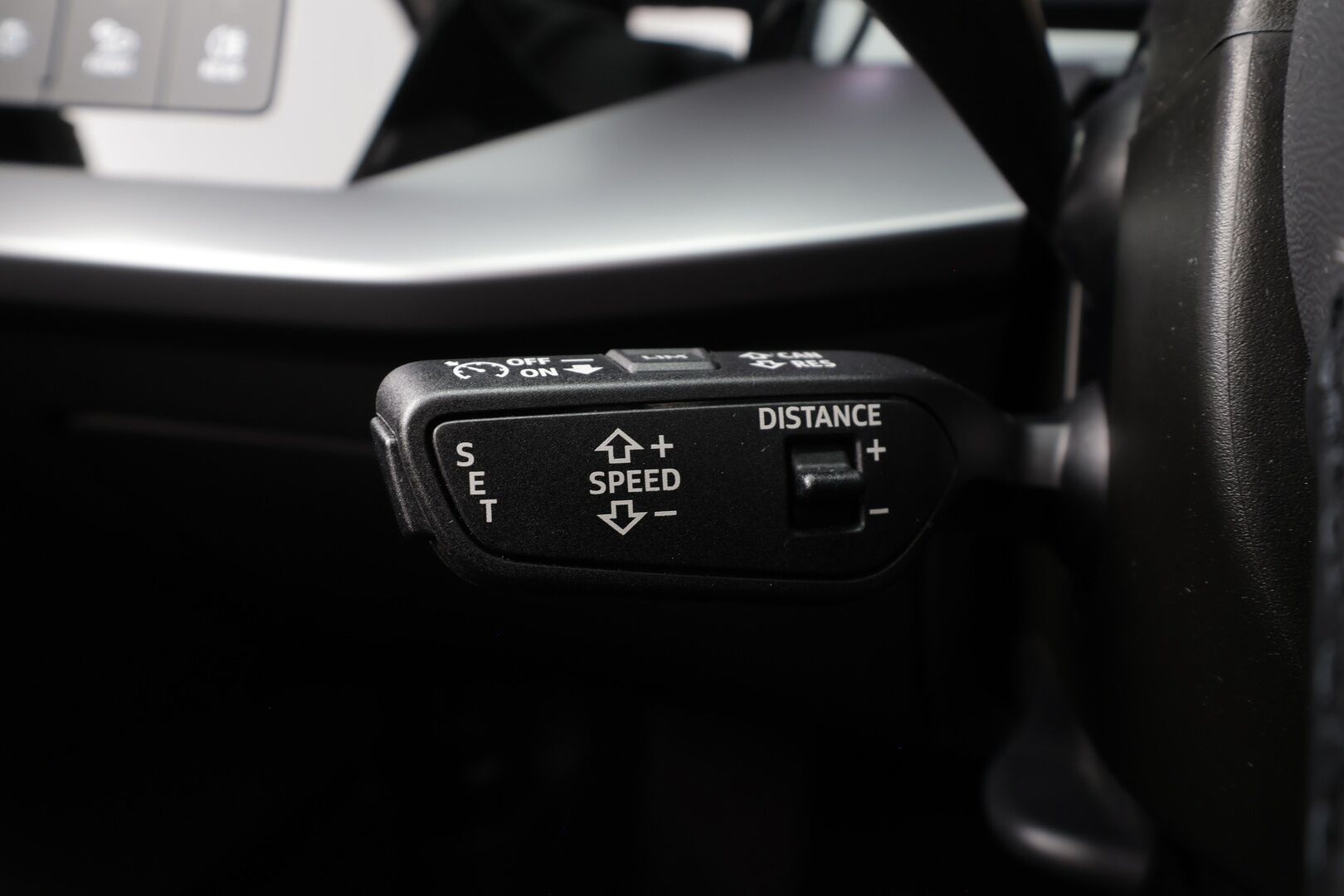 Audi A3 2023 Sportback Business 40 TFSI e 150kW S tronic * ACC / LED / P.Tutkat / Hierovat Sportpenkit / Kaistavahti * - 1-om Suomi-auto / Merkkihuollot / Kahdet renkaat aluvanteilla - HULLUT AVAJAISHULINAT KORKOTARJOUS 3,29 %