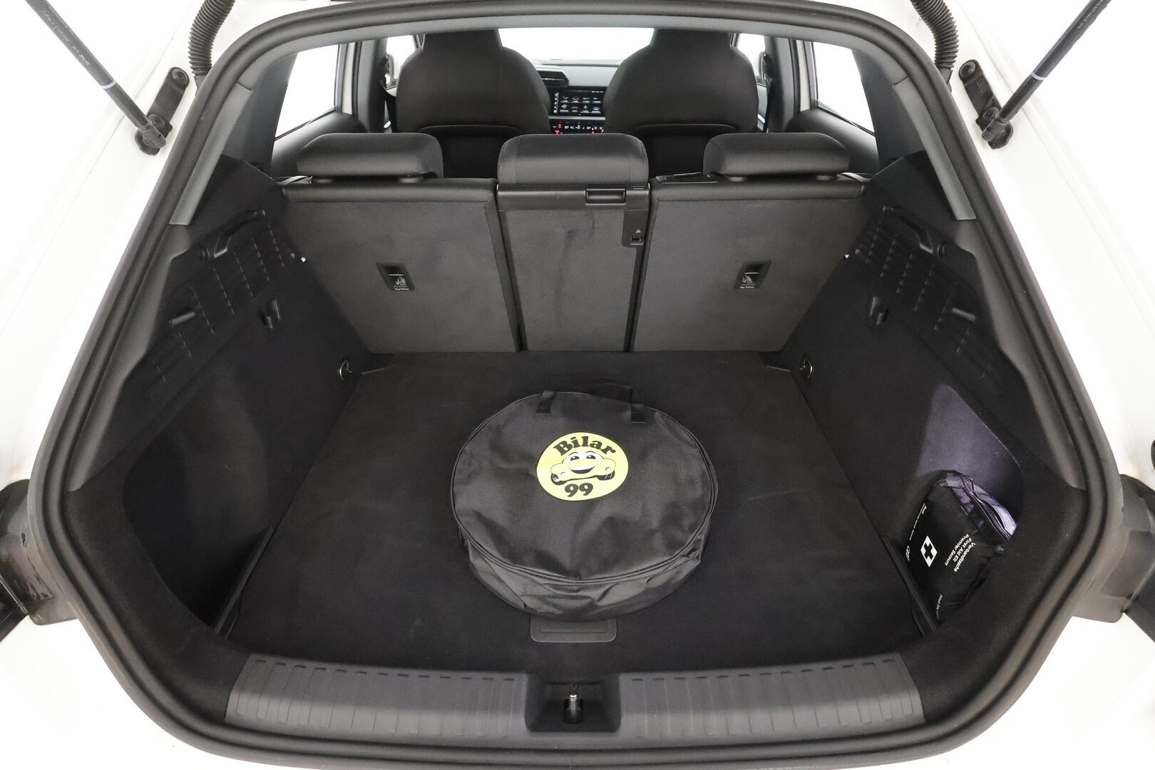 Audi A3 2023 Sportback Business 40 TFSI e 150kW S tronic * ACC / LED / P.Tutkat / Hierovat Sportpenkit / Kaistavahti * - 1-om Suomi-auto / Merkkihuollot / Kahdet renkaat aluvanteilla - HULLUT AVAJAISHULINAT KORKOTARJOUS 3,29 %