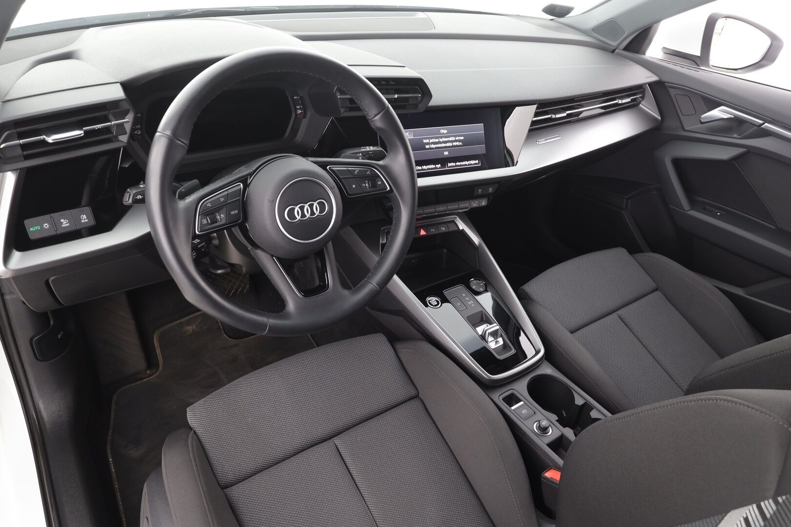 Audi A3 2023 Sportback Business 40 TFSI e 150kW S tronic * ACC / LED / P.Tutkat / Hierovat Sportpenkit / Kaistavahti * - 1-om Suomi-auto / Merkkihuollot / Kahdet renkaat aluvanteilla - HULLUT AVAJAISHULINAT KORKOTARJOUS 3,29 %