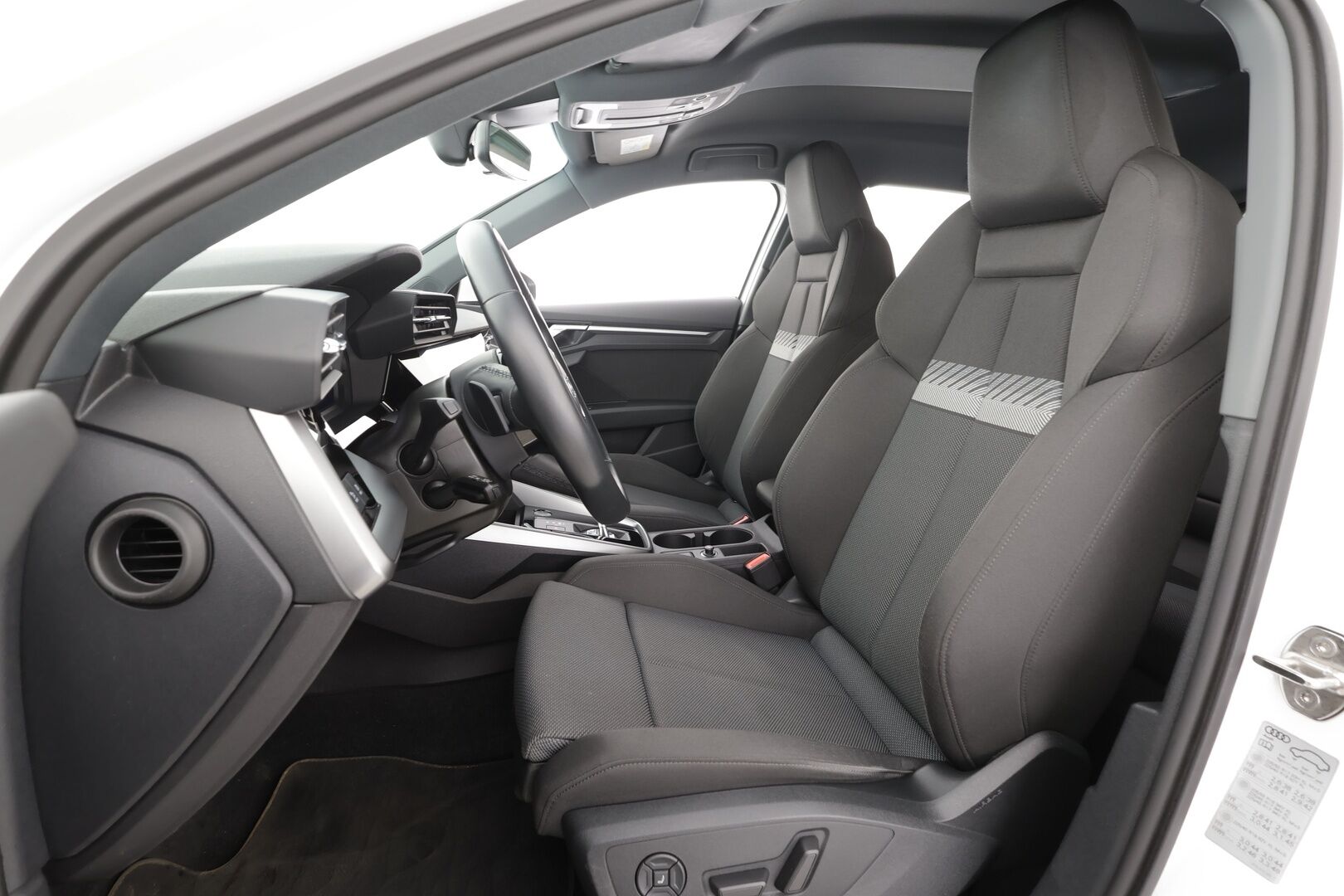 Audi A3 2023 Sportback Business 40 TFSI e 150kW S tronic * ACC / LED / P.Tutkat / Hierovat Sportpenkit / Kaistavahti * - 1-om Suomi-auto / Merkkihuollot / Kahdet renkaat aluvanteilla - HULLUT AVAJAISHULINAT KORKOTARJOUS 3,29 %