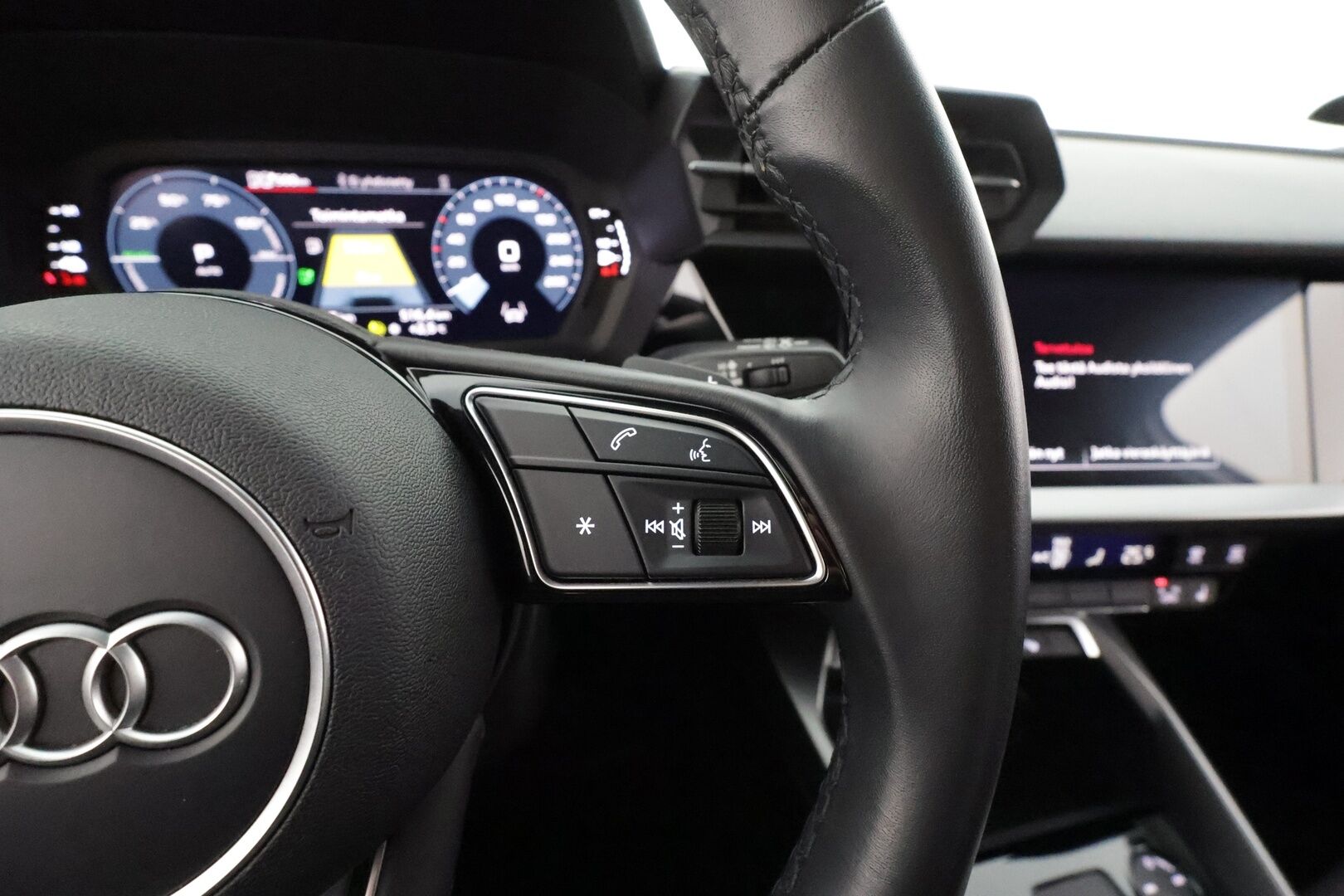 Audi A3 2023 Sportback Business 40 TFSI e 150kW S tronic * ACC / LED / P.Tutkat / Hierovat Sportpenkit / Kaistavahti * - 1-om Suomi-auto / Merkkihuollot / Kahdet renkaat aluvanteilla - HULLUT AVAJAISHULINAT KORKOTARJOUS 3,29 %