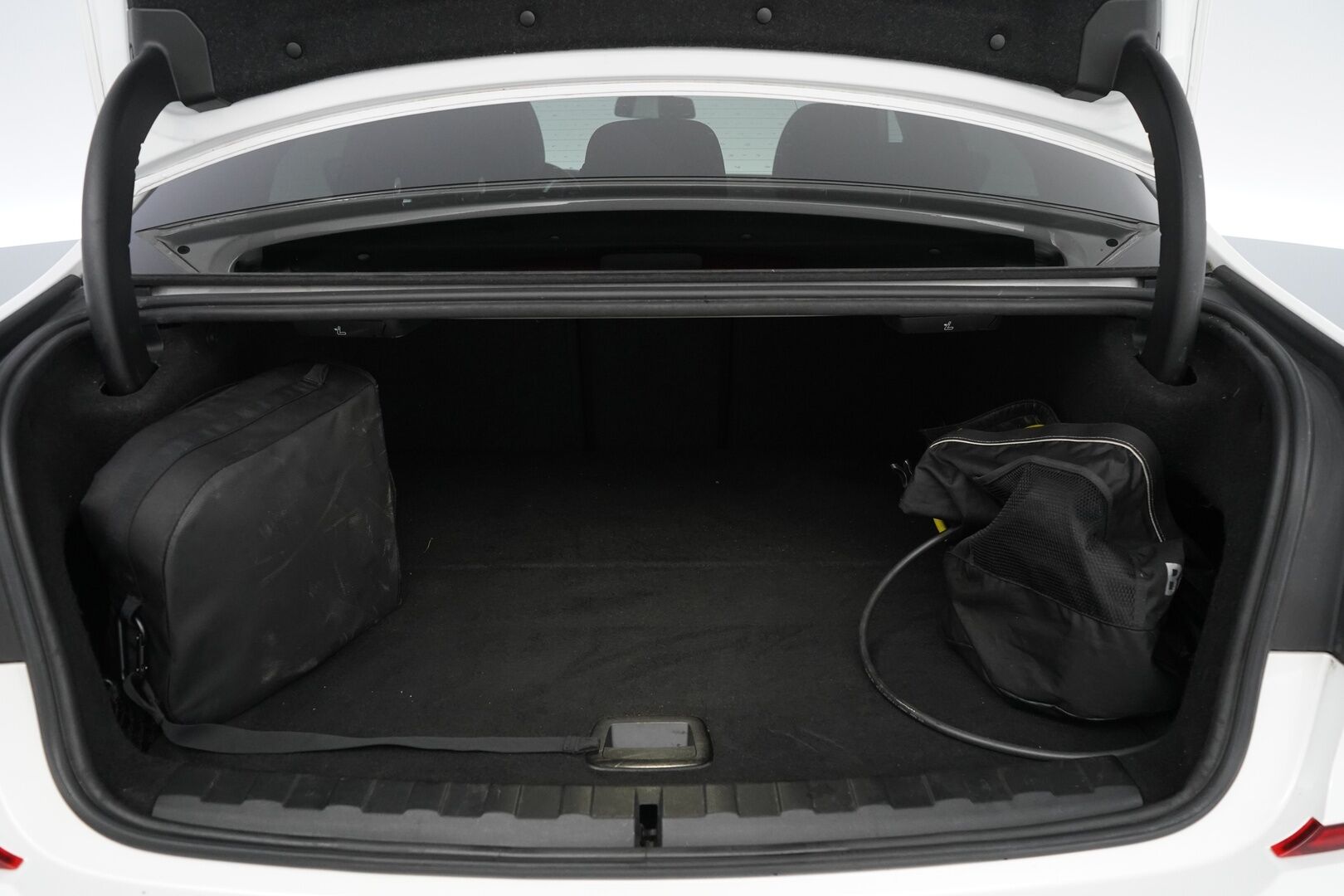 BMW 330 2020 G20 Sedan 330e iPerformance Launch Edition M Sport * Navi / Tutkat / Digimittaristo / H&K * - Kahdet OEM vanteet / Viimeisin huolto 09/2025 / Uudet kesärenkaat