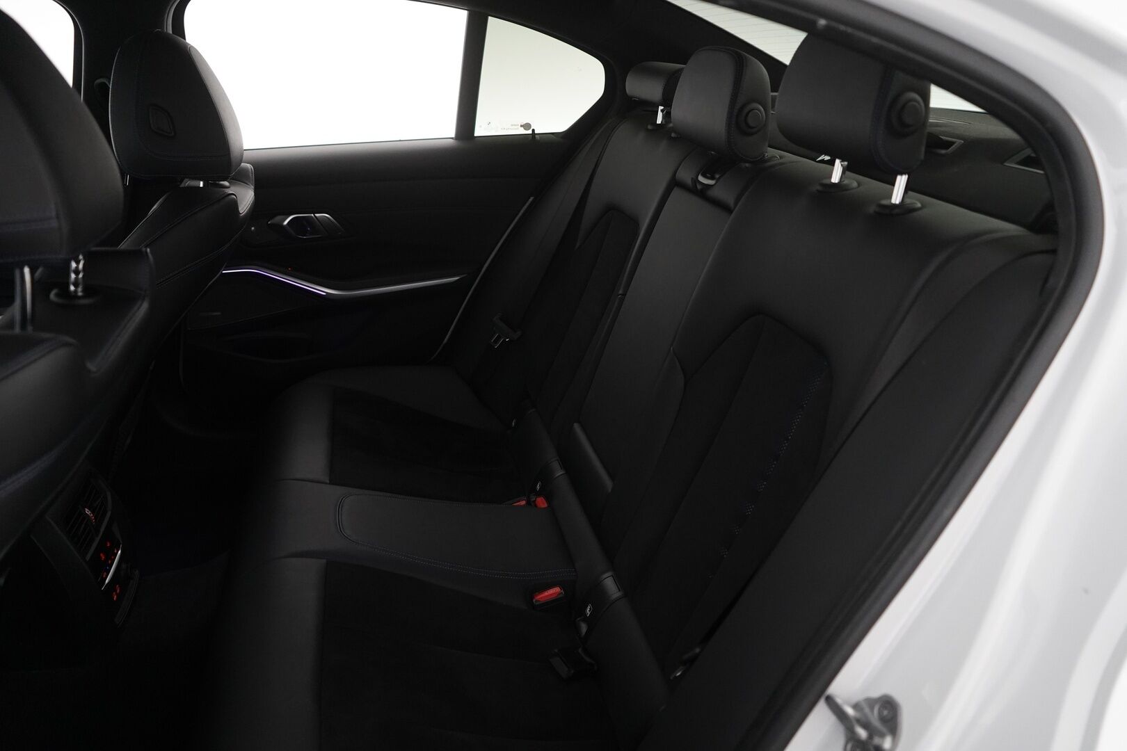 BMW 330 2020 G20 Sedan 330e iPerformance Launch Edition M Sport * Navi / Tutkat / Digimittaristo / H&K * - Kahdet OEM vanteet / Viimeisin huolto 09/2025 / Uudet kesärenkaat - HULLUT VÄLIPÄIVÄT KORKOTARJOUS 2,49%